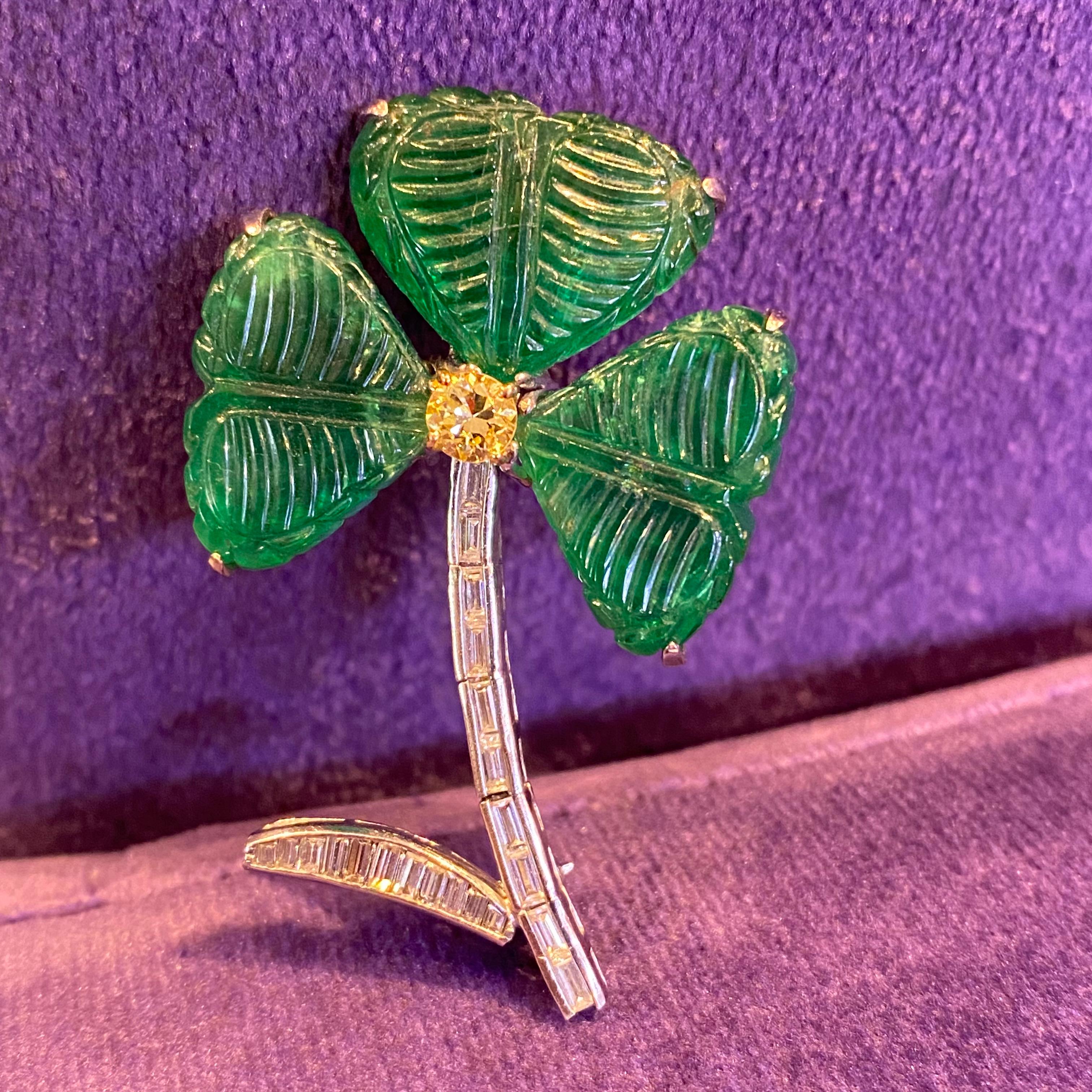 Emerald & Diamond Clover Flower Brooch In Excellent Condition In New York, NY