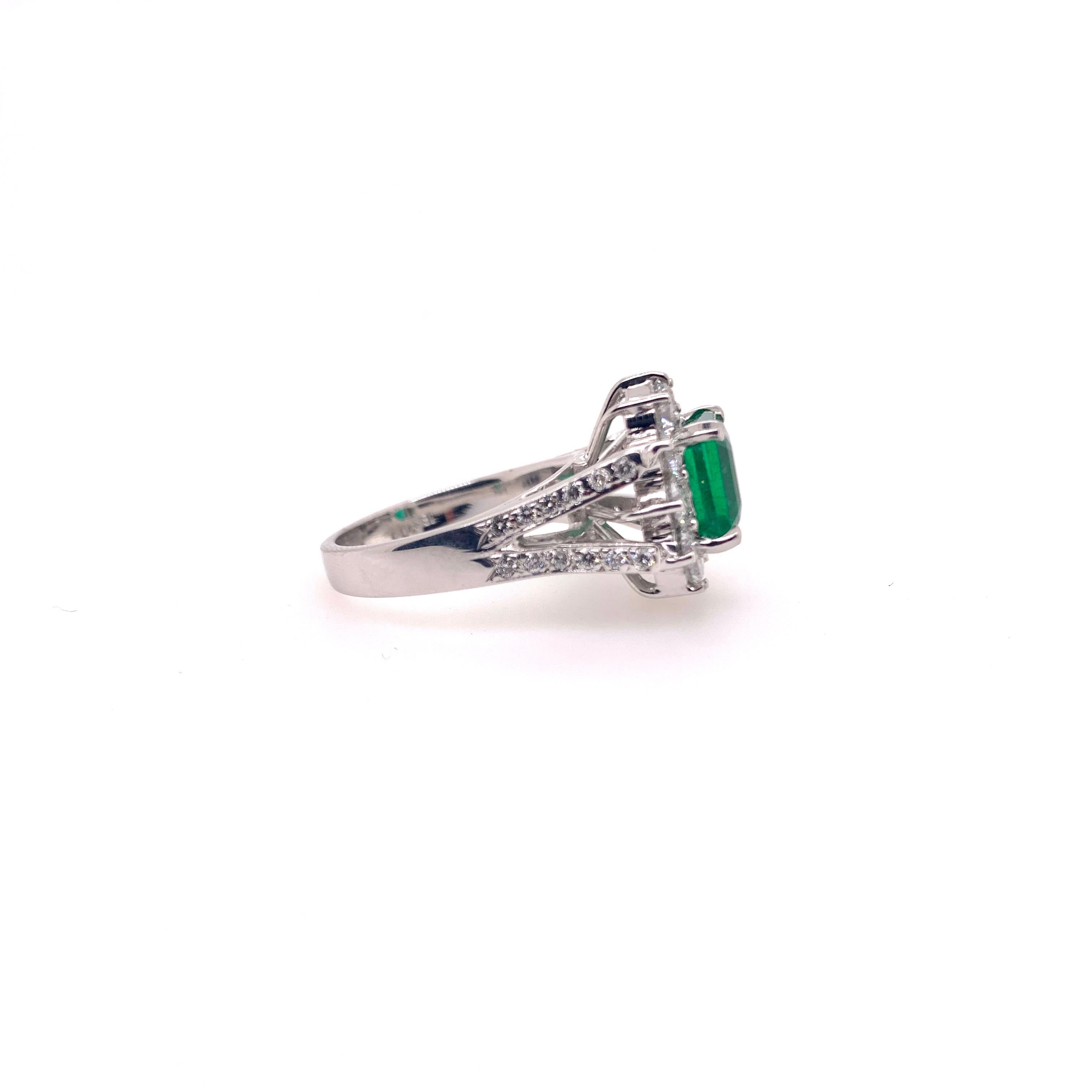 Contemporary Emerald Diamond Cocktail Classic Ring in 18k White Gold For Sale