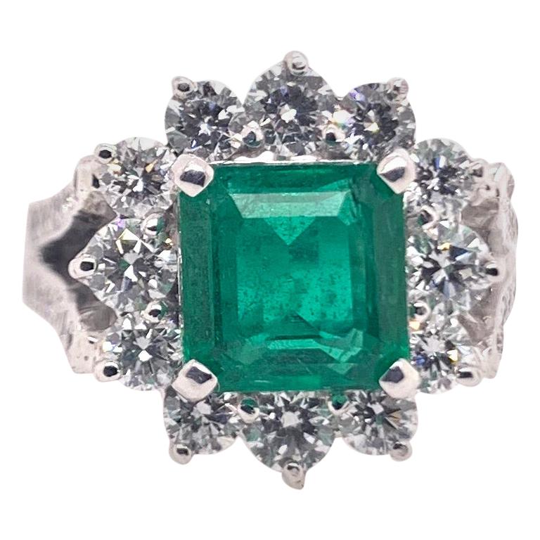 Emerald Diamond Cocktail Classic Ring in 18k White Gold For Sale