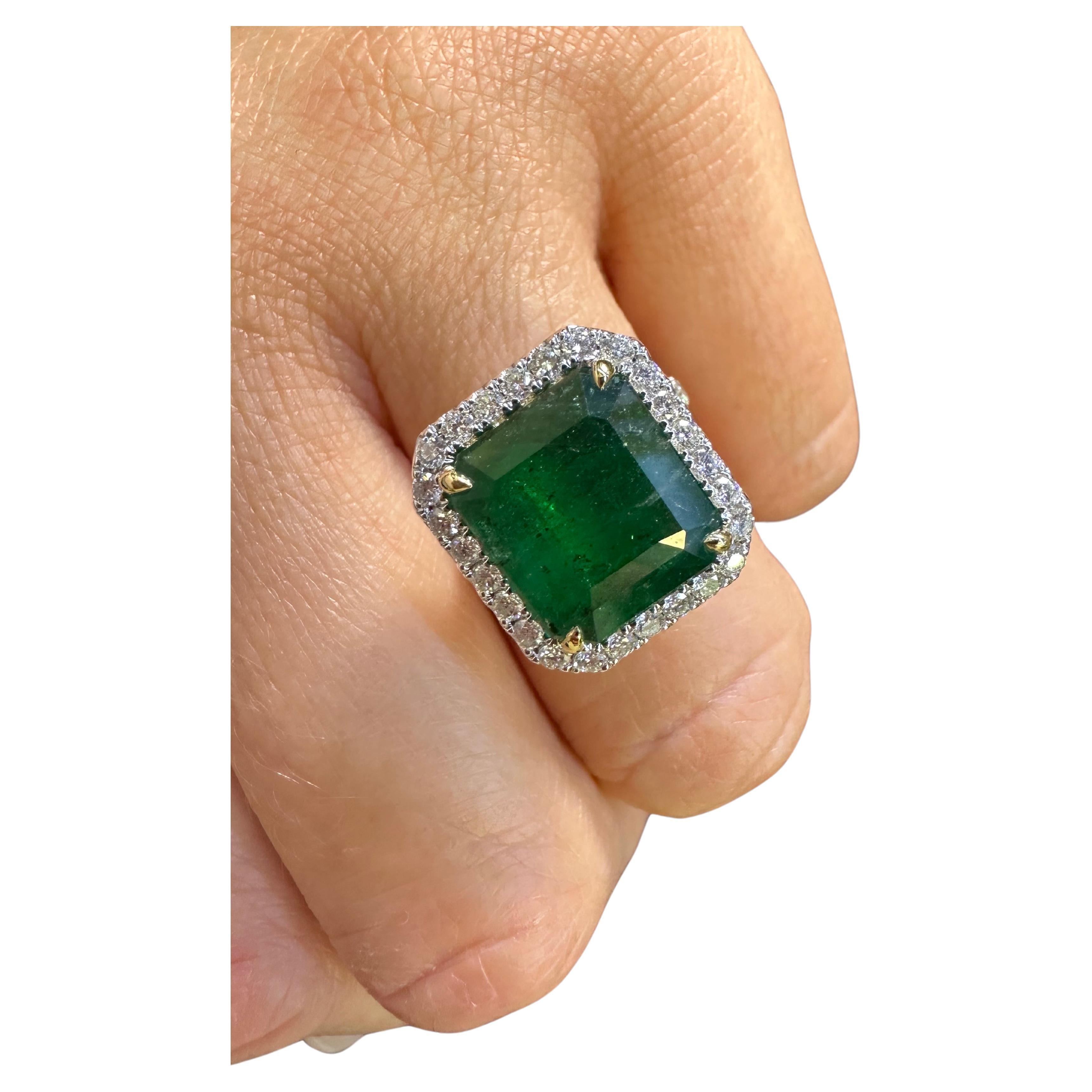 Emerald & Diamond cocktail ring 18KT gold For Sale