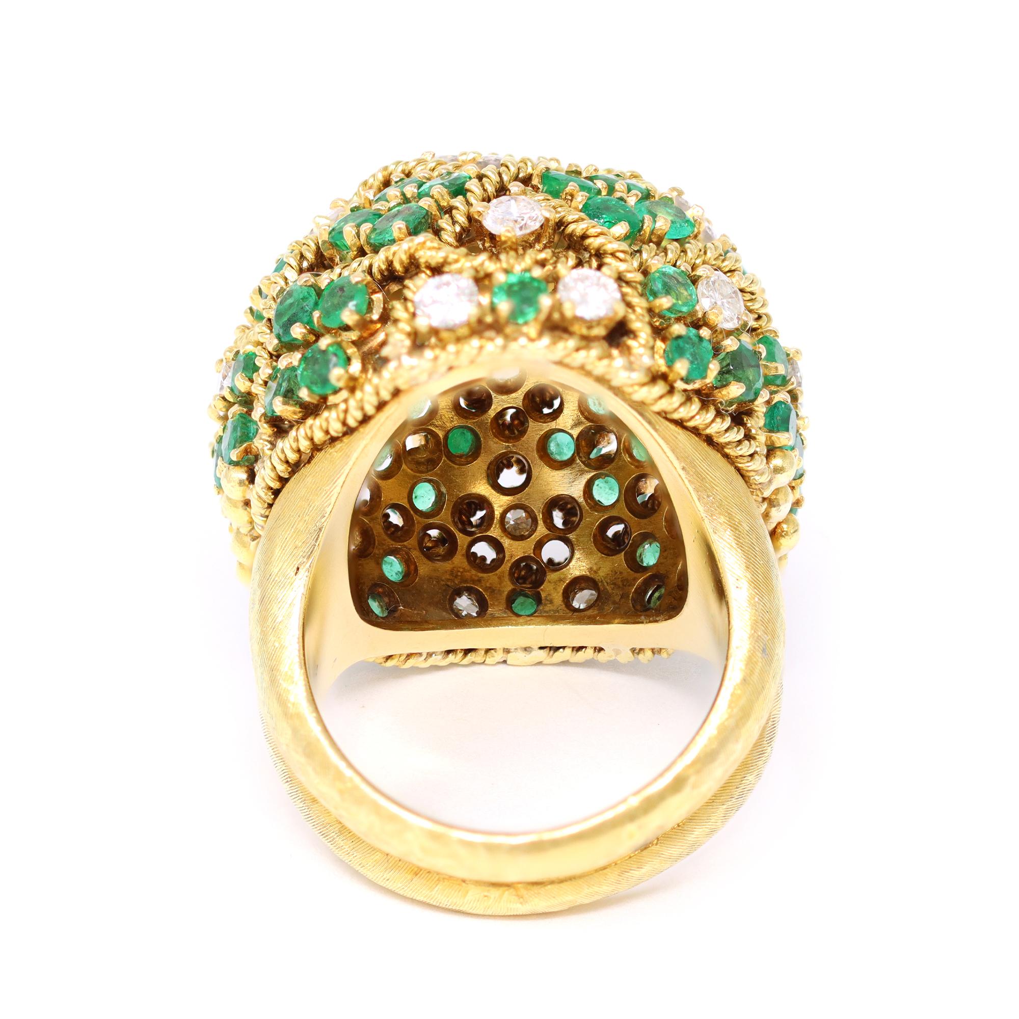 Emerald & Diamond Cocktail Ring set in 18k Yellow Gold In Excellent Condition For Sale In Miami, FL