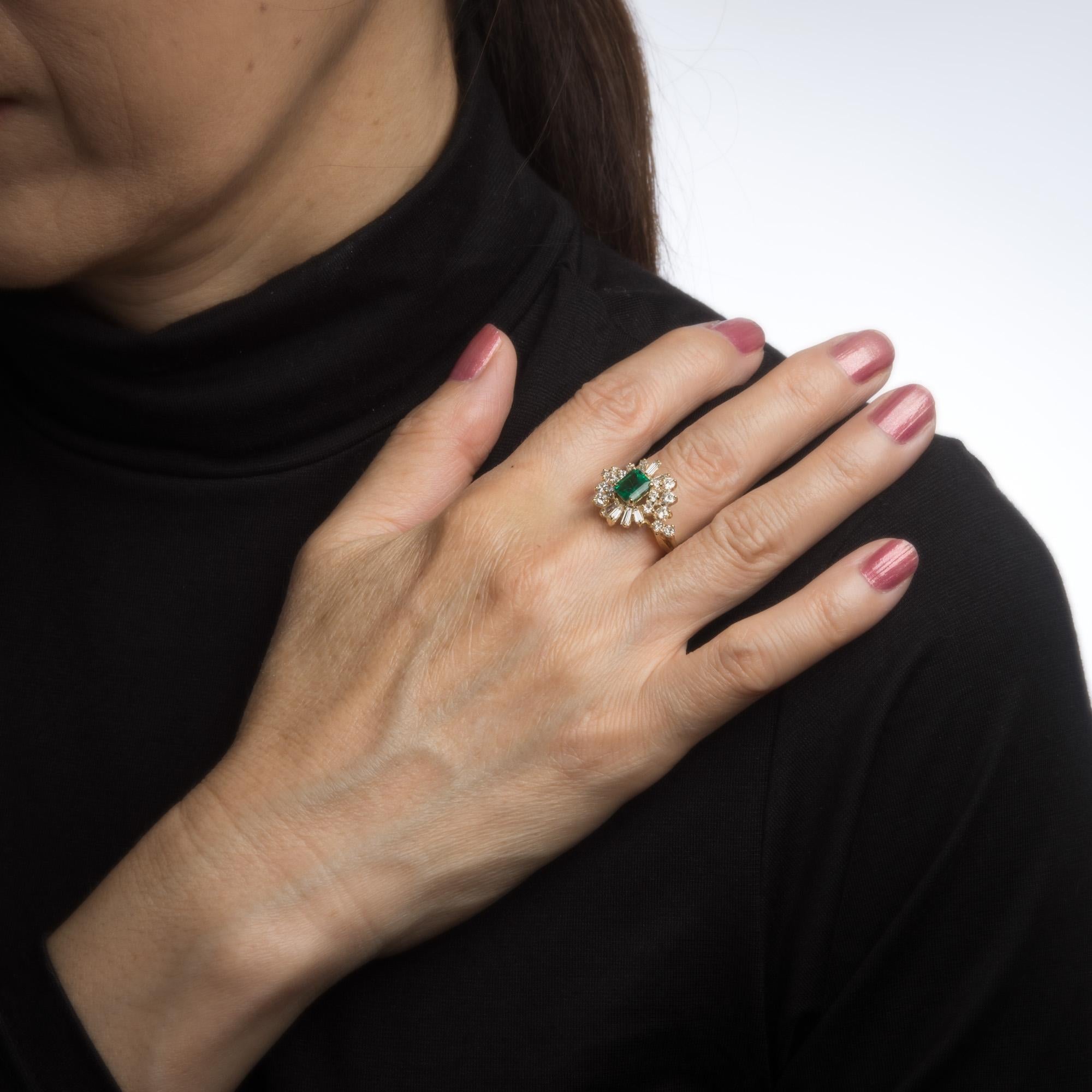 Women's Emerald Diamond Cocktail Ring Vintage 18 Karat Gold Mixed Cut Estate Jewelry