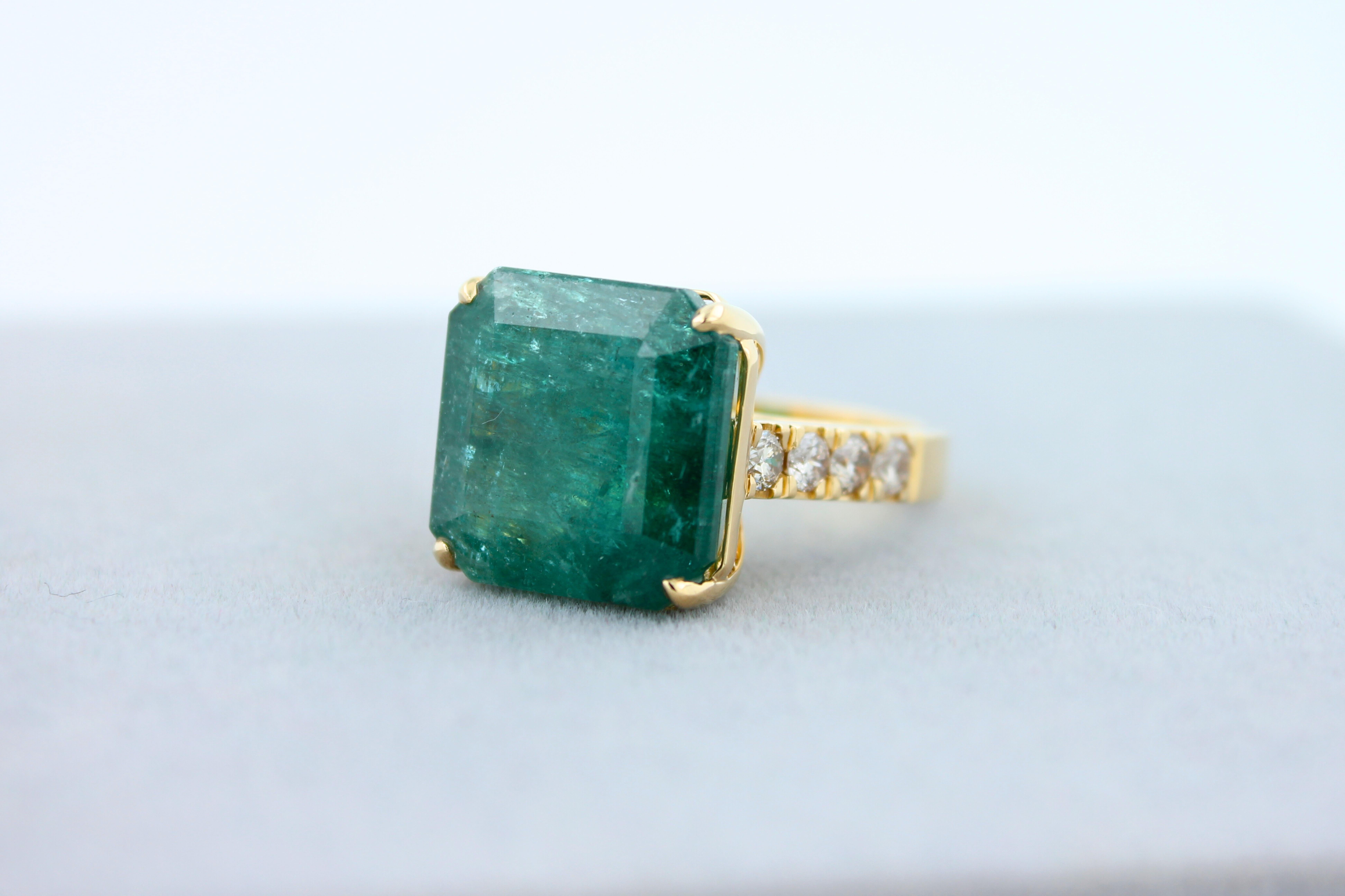 high end emerald jewelry