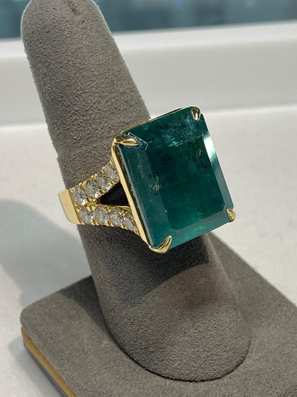 Emerald Diamond Cocktail Statement Unique Split Shank 18 Karat Yellow Gold Ring For Sale 6