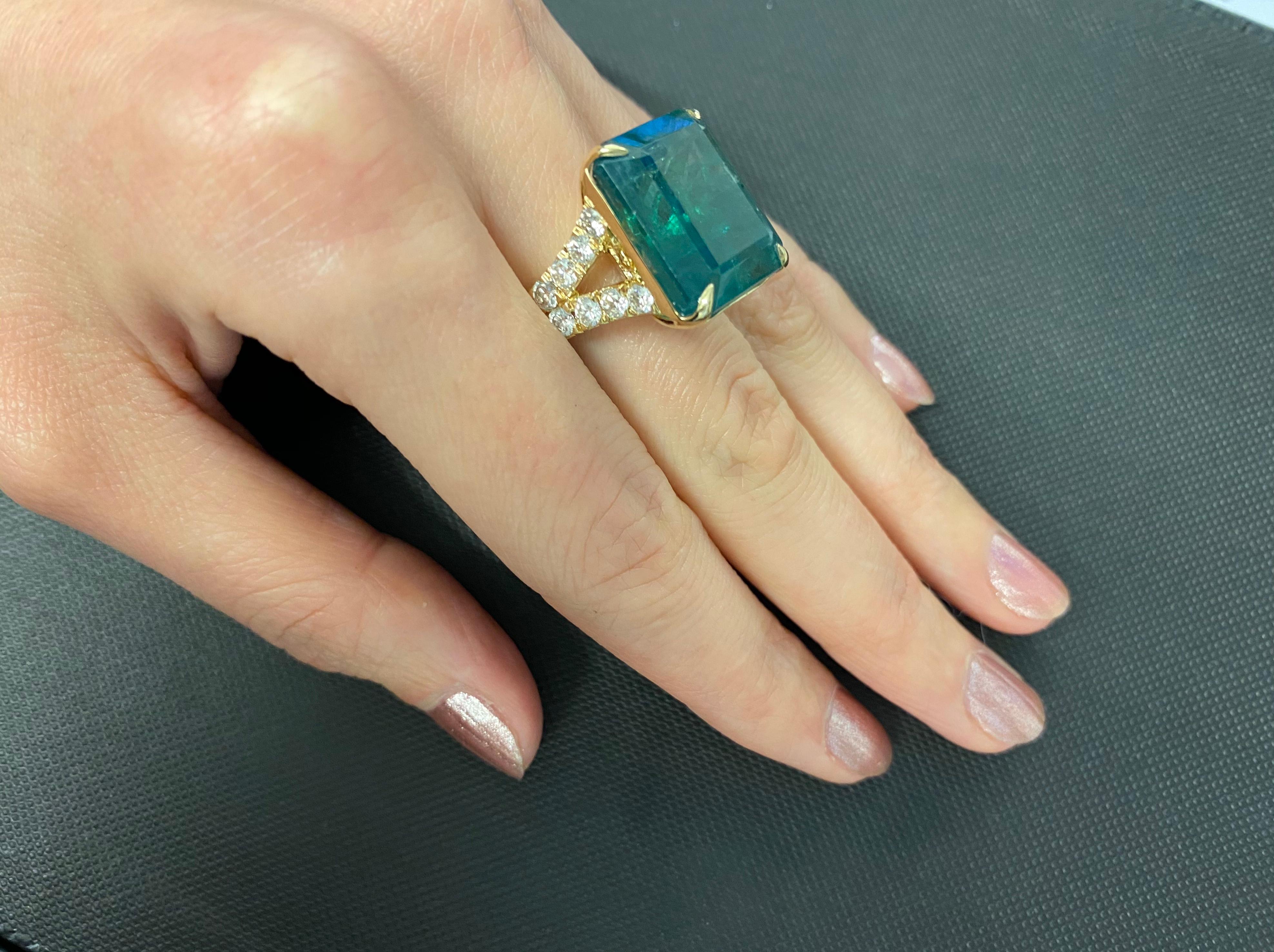 Emerald Diamond Cocktail Statement Unique Split Shank 18 Karat Yellow Gold Ring For Sale 8
