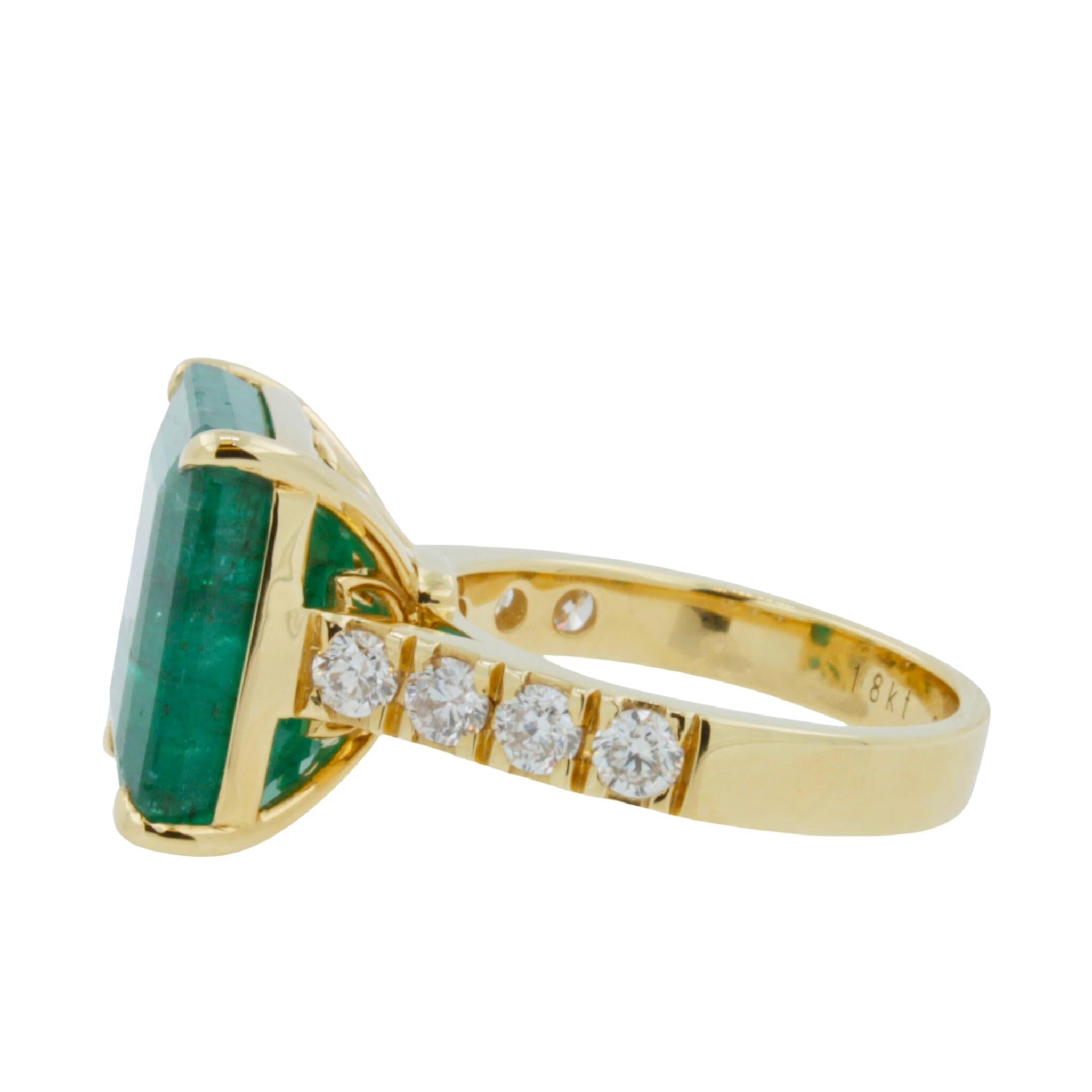 Modern Emerald Diamond Cocktail Statement Vintage Style Luxury Yellow Gold Large Ring For Sale