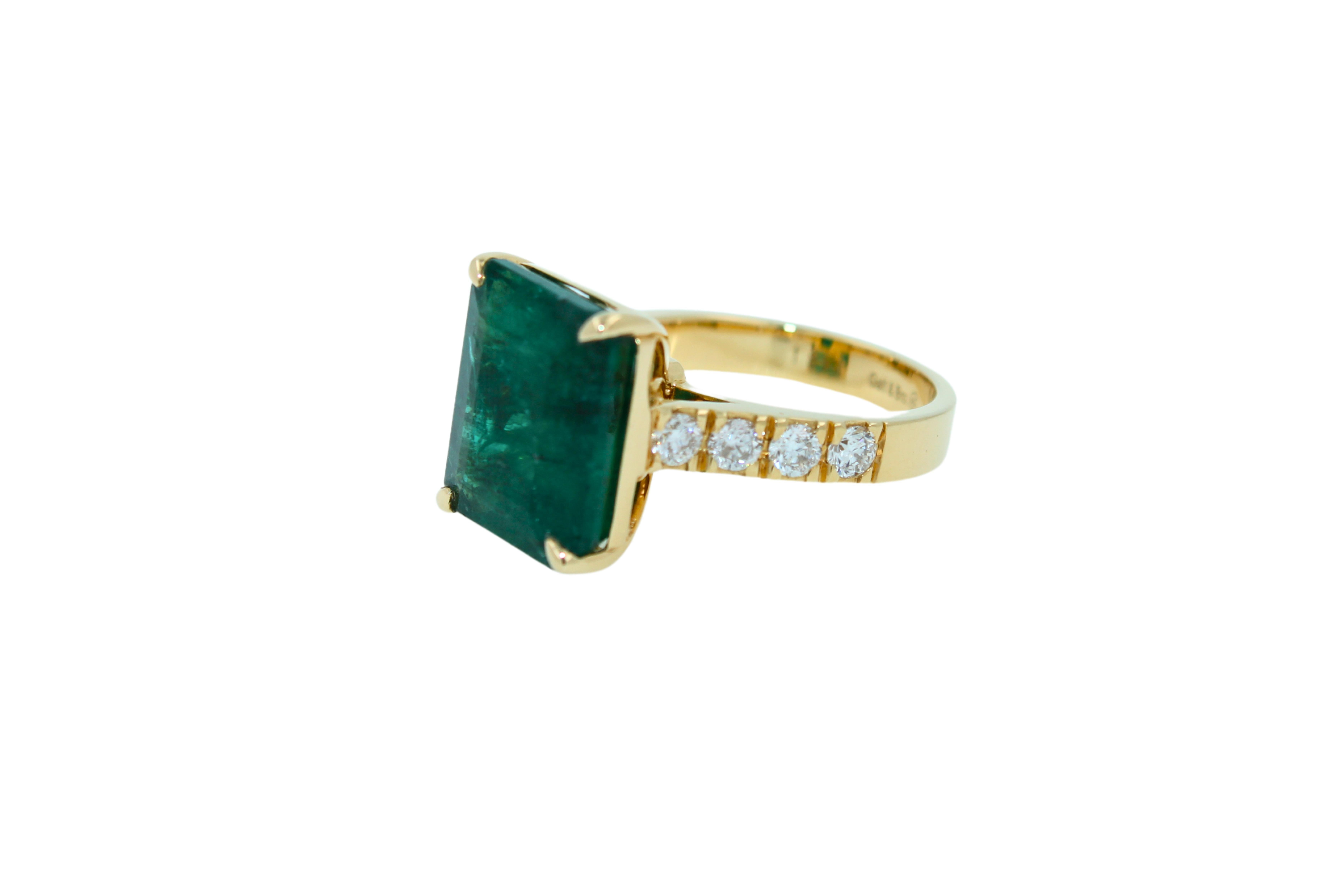 Emerald Diamond Cocktail Statement Vintage Style Luxury Yellow Gold Large Ring In New Condition For Sale In Oakton, VA