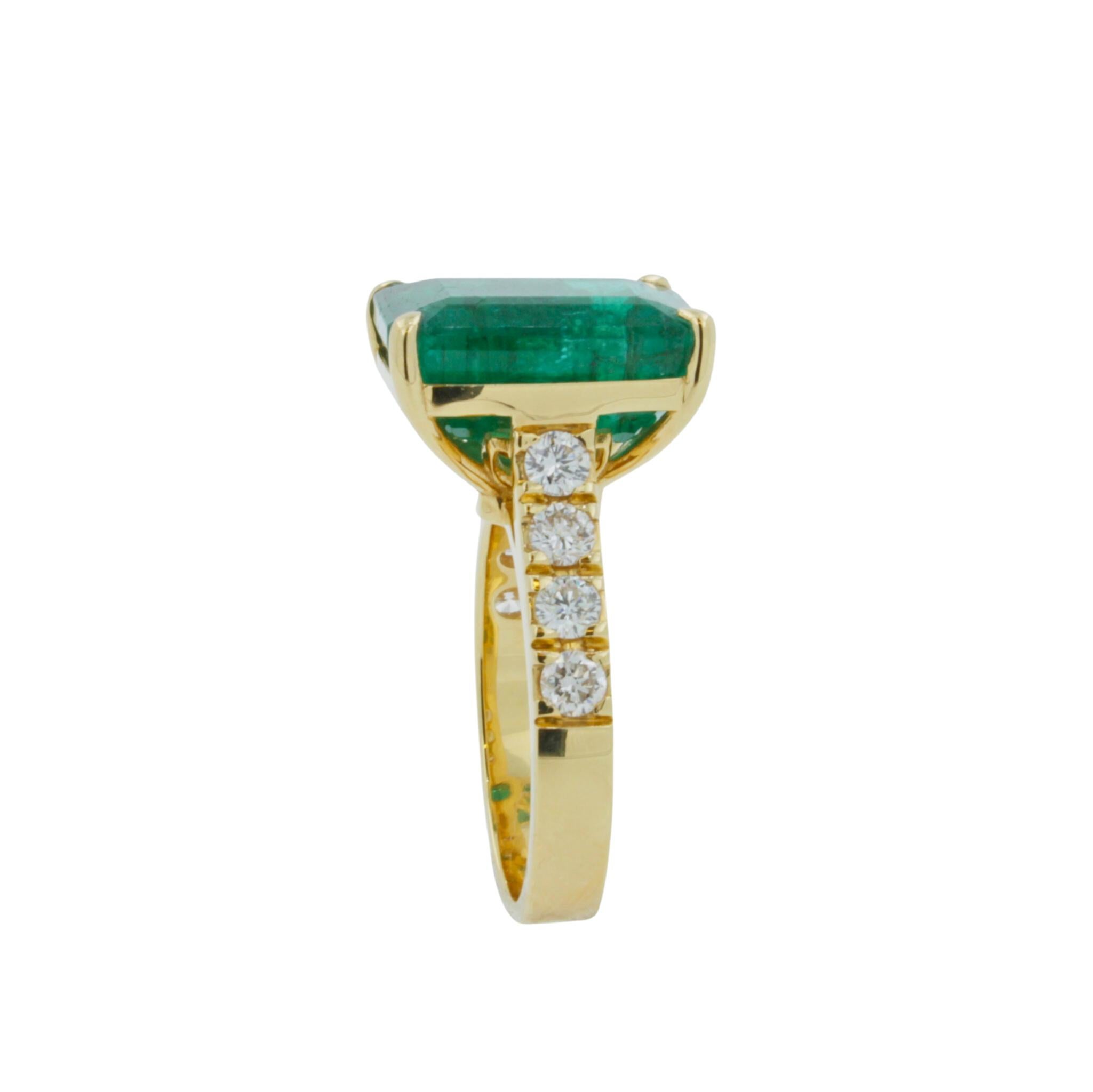 Women's Emerald Diamond Cocktail Statement Vintage Style Luxury Yellow Gold Large Ring For Sale