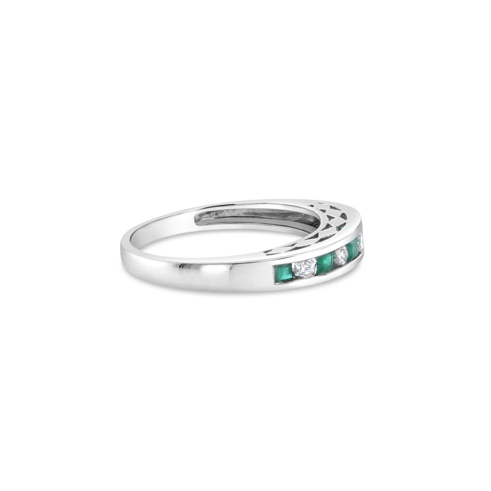 Princess Cut Emerald & Diamond Diamond Wedding Band 14k White Gold For Sale