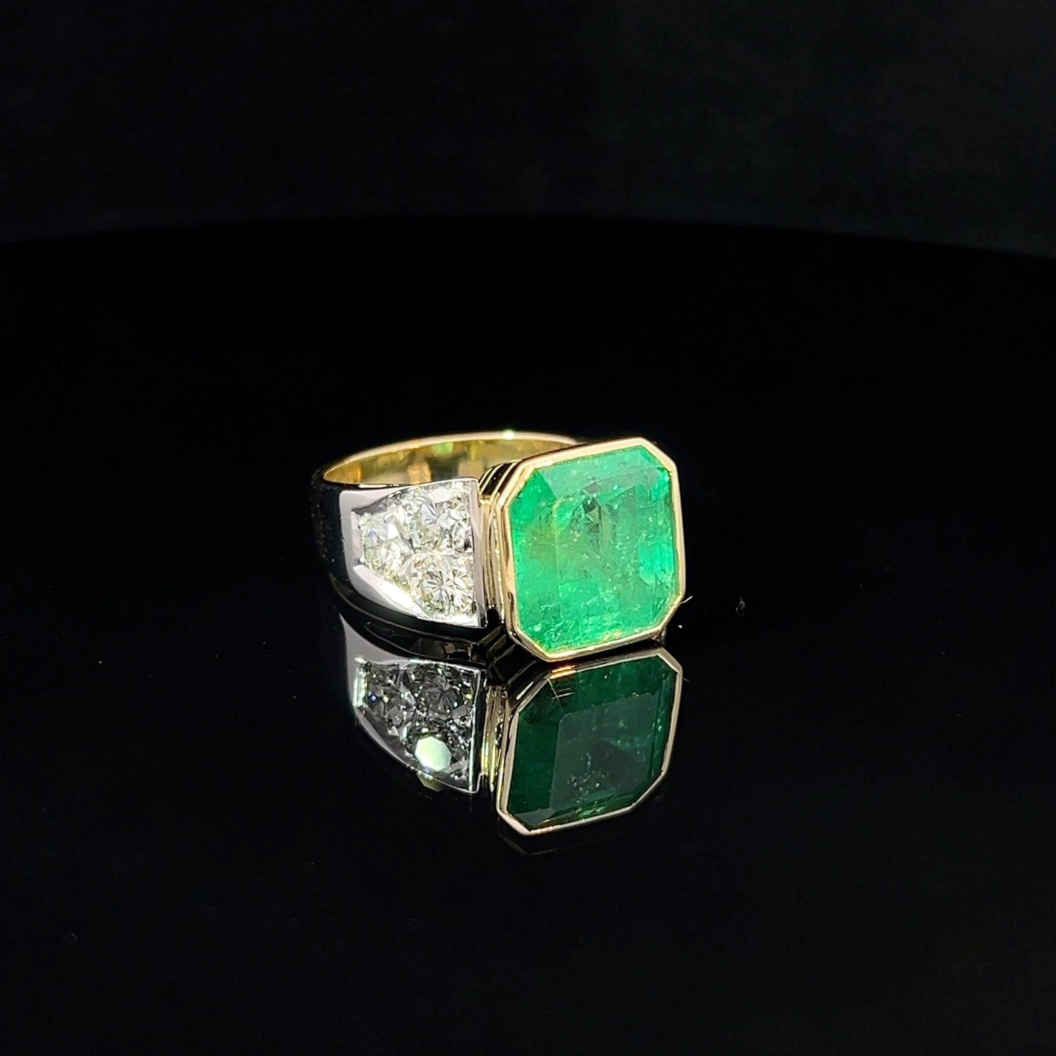 Emerald & Diamond Dress Ring Circa 1990s In Good Condition For Sale In ADELAIDE, SA