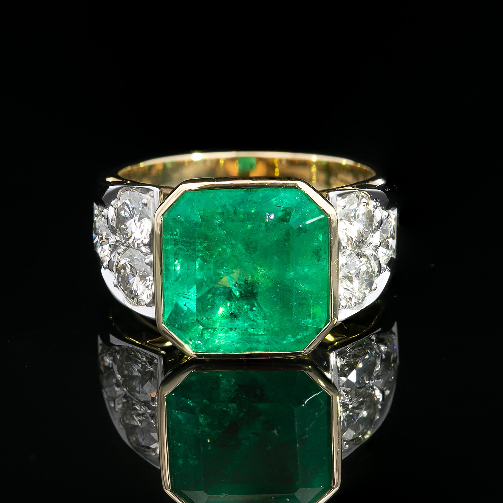 Emerald & Diamond Dress Ring Circa 1990s For Sale 1