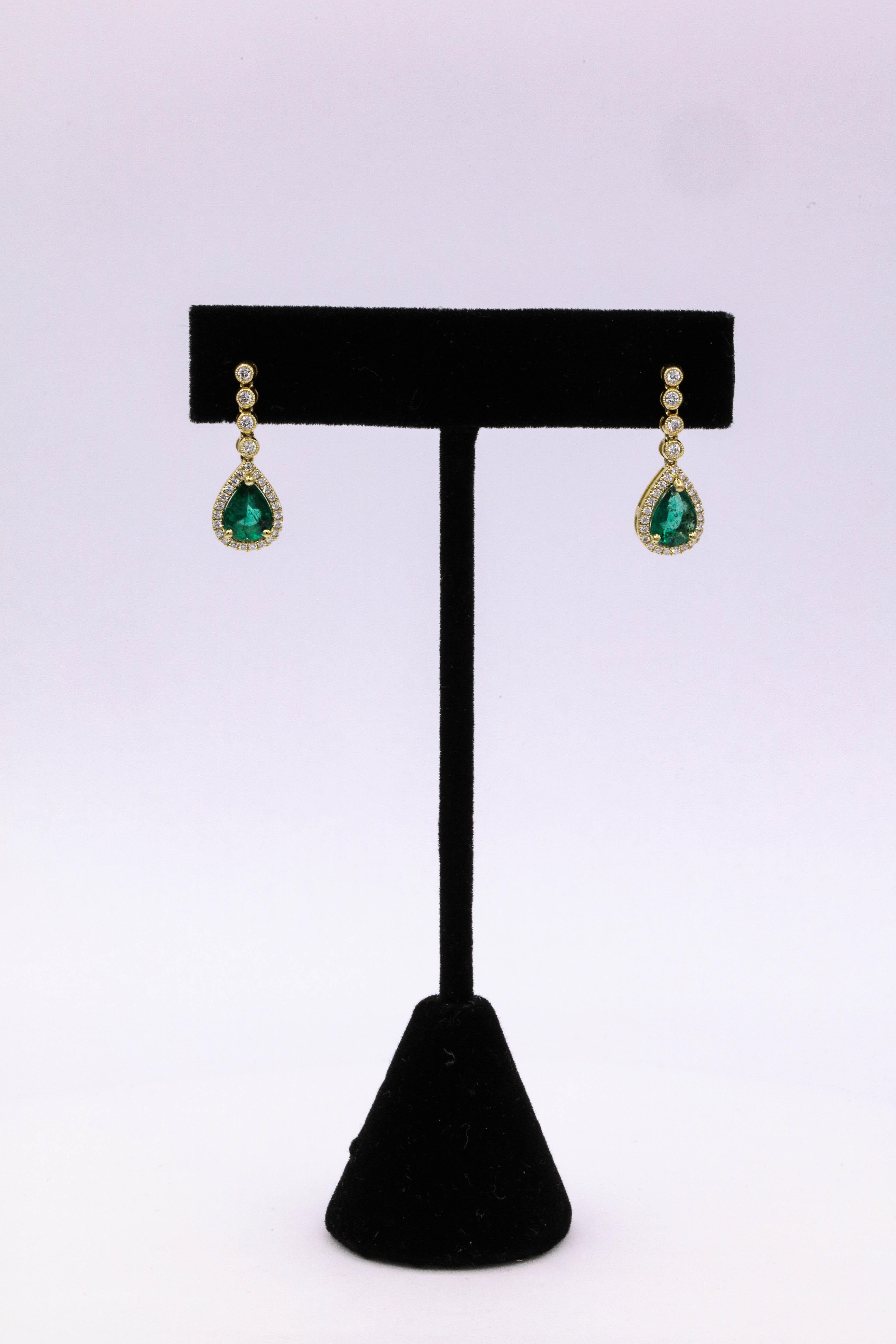 Contemporary Emerald Diamond Drop Earrings 1.95 Carat 18 Karat Yellow Gold