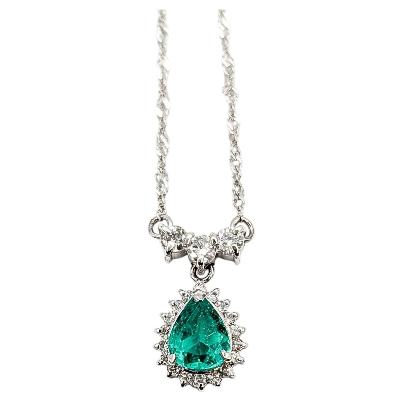 Collana con pendente a goccia con smeraldi e diamanti in platino 850