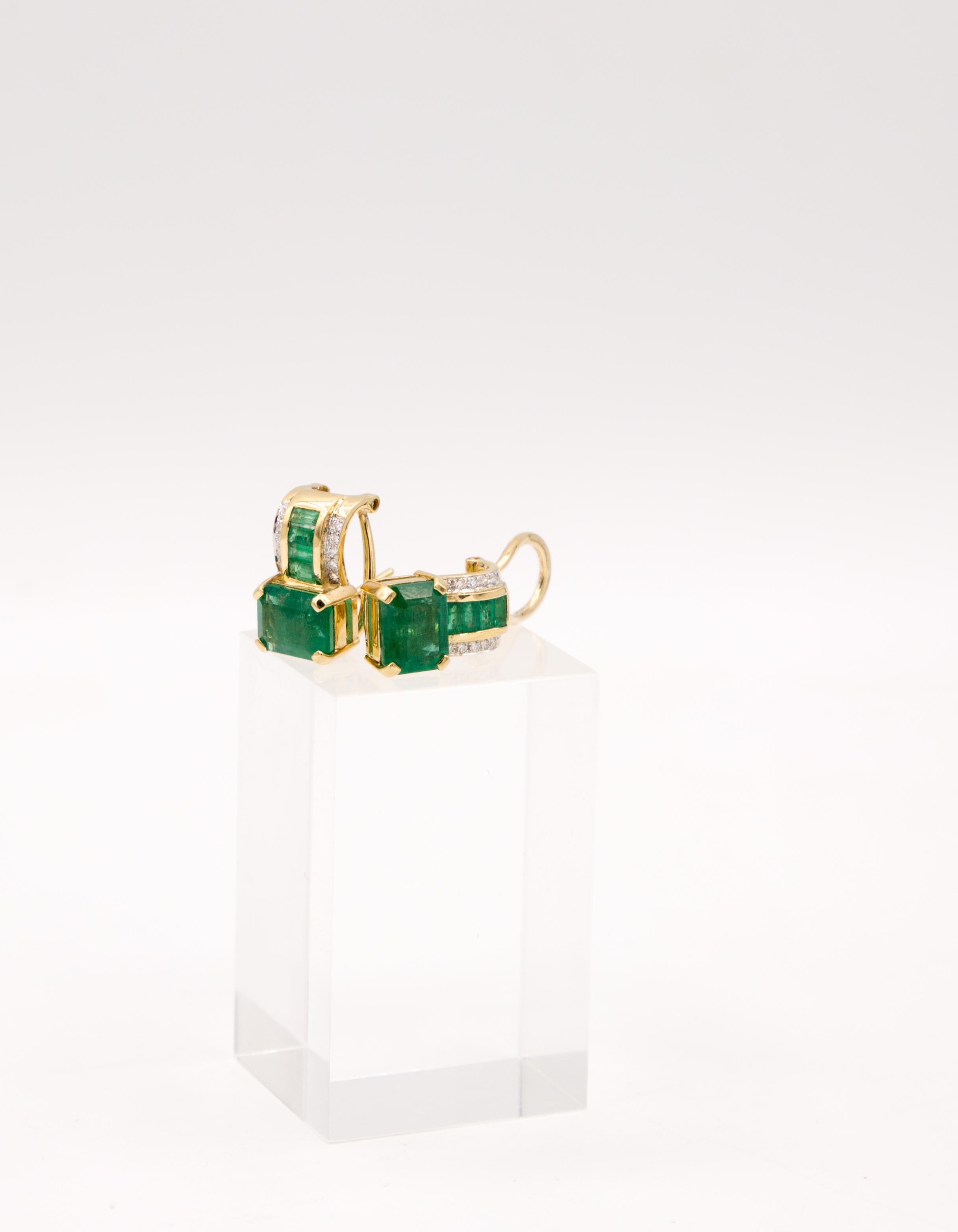 emerald diamond ear clip 18 k gold For Sale 1
