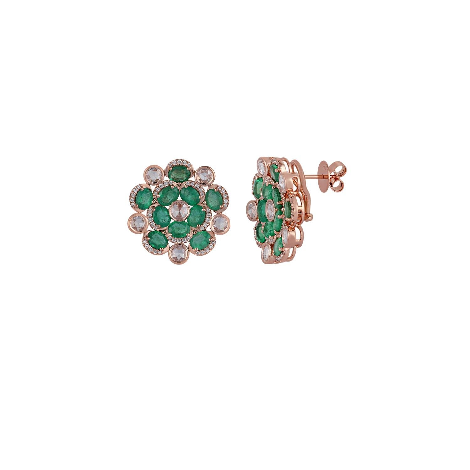 Contemporary Emerald Diamond Earring in 18 Karat Rose Gold For Sale