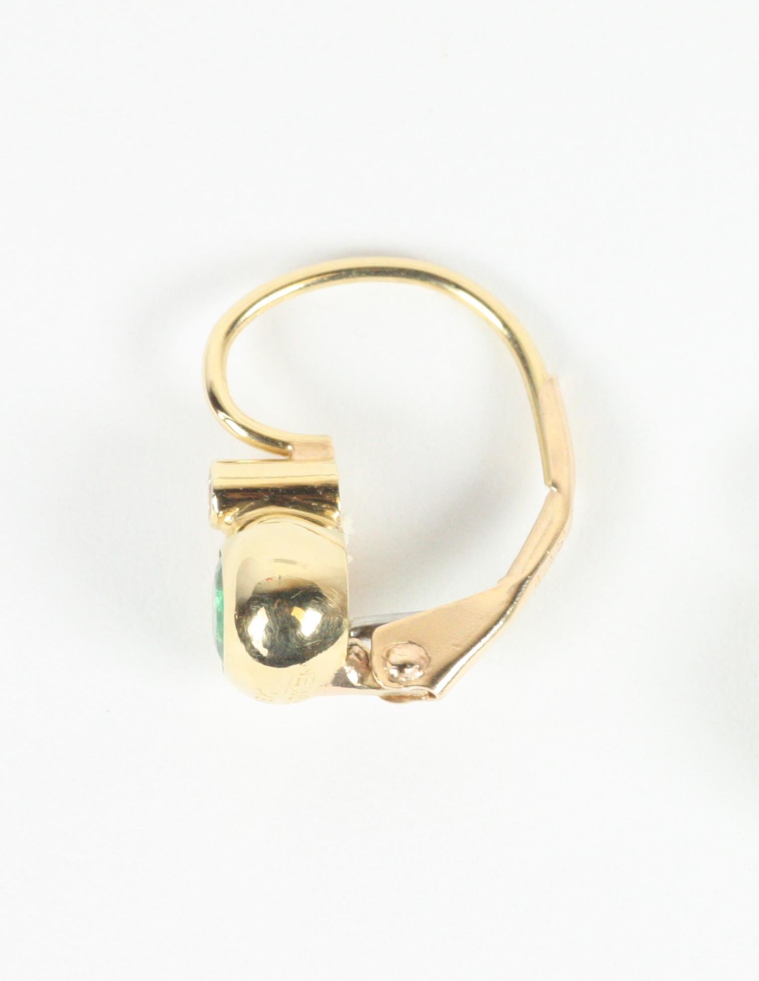 Smaragd-Diamant-Ohrringe - 18K Gelbgold, Made in USA, viktorianische Lünette Französisch im Angebot 2