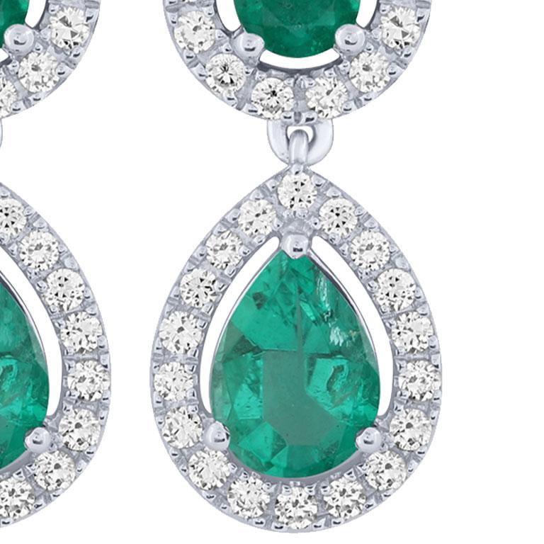 Earrings in White gold 18ct with emeralds ct.1,61 and diamonds ct.0,60.

These gold earrings with diamonds and emeralds are part of the Bon Ton collection; classic jewellery with diamonds, rubies and natural sapphires destined for an audience of all
