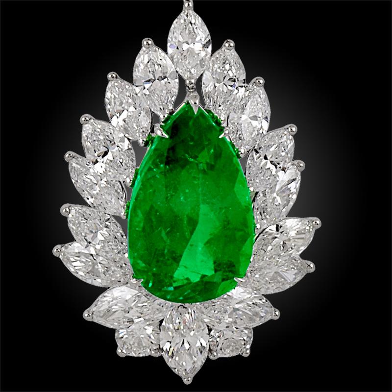 kylie jenner emerald necklace price
