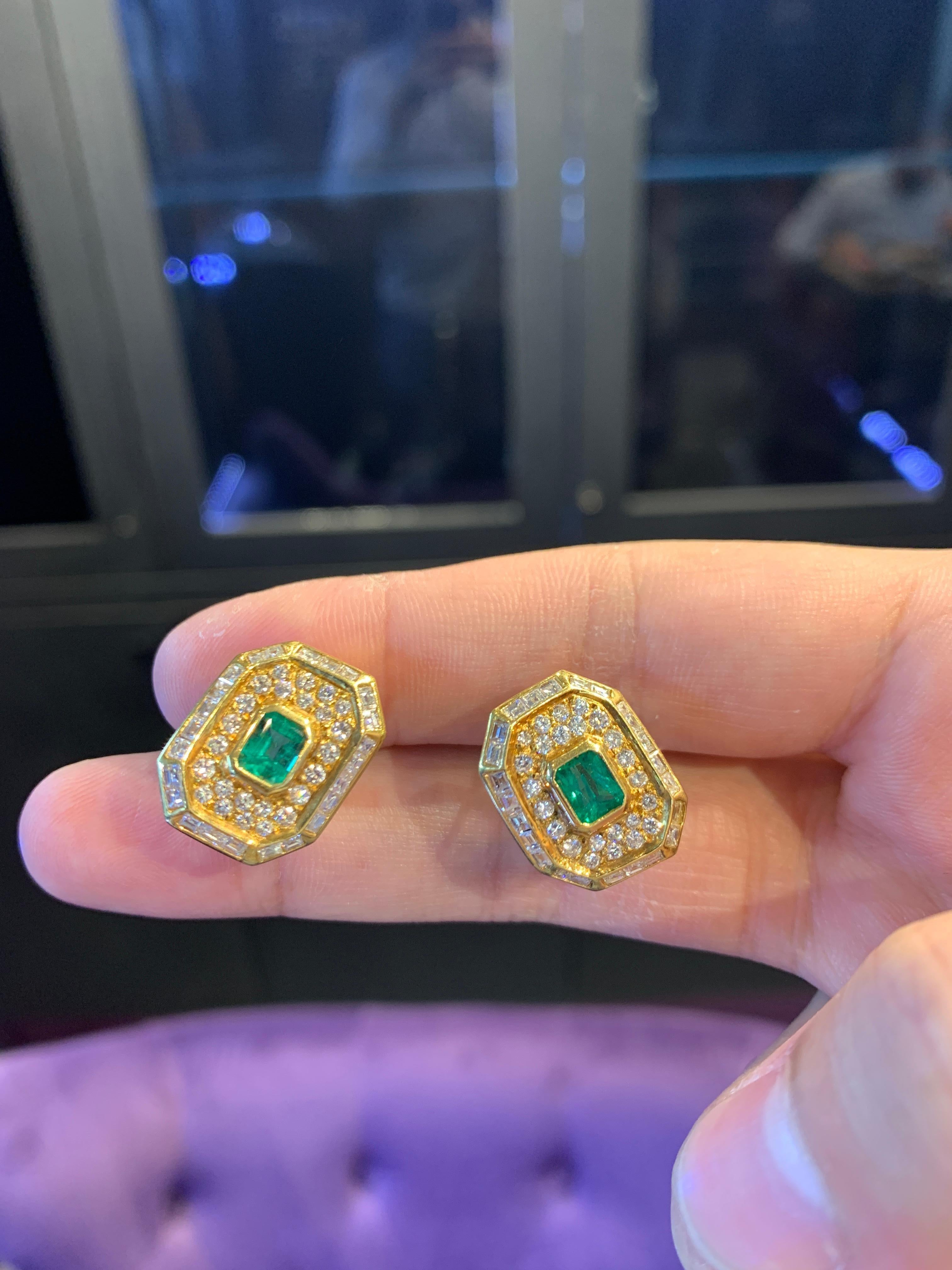 Women's Emerald & Diamond Earrings For Sale