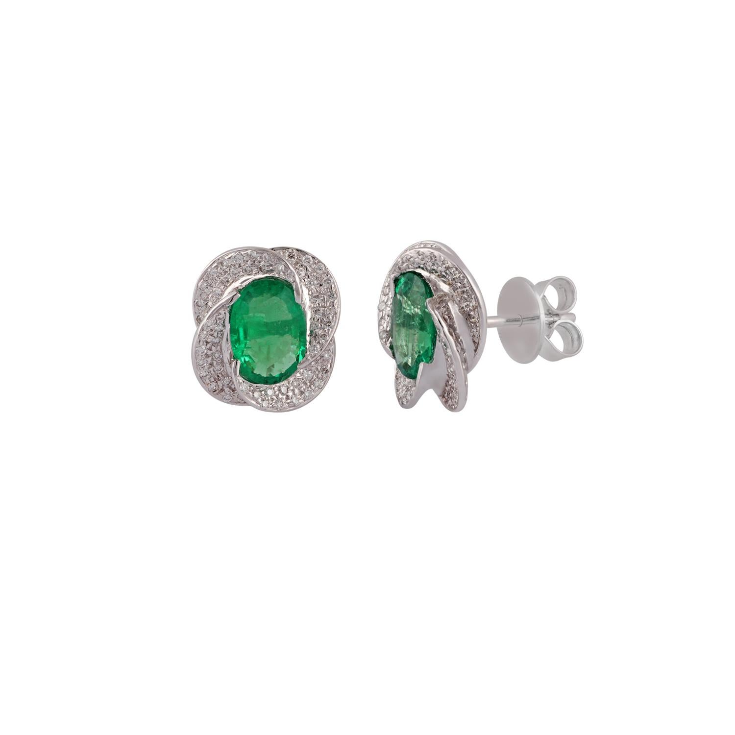 Smaragd- und Diamant-Ohrringe aus 18 Karat Weißgold mit Nieten (Zeitgenössisch) im Angebot