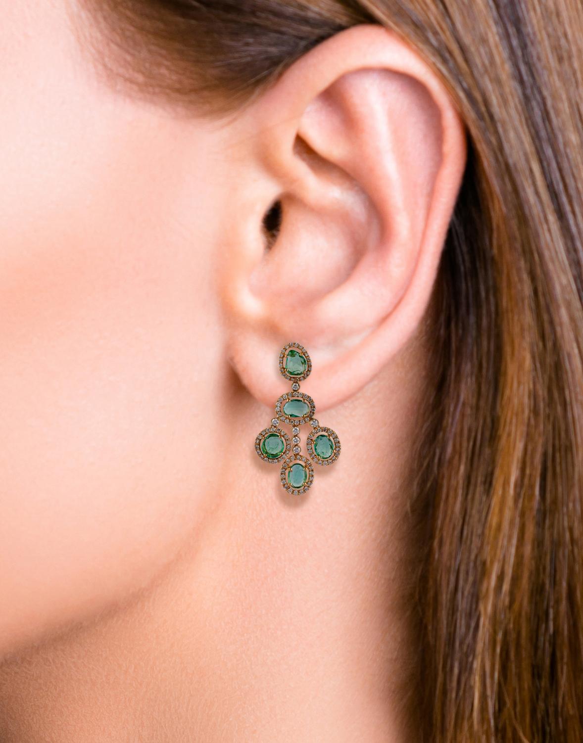 Contemporary Emerald and Diamond Earrings Studded in 18 Karat Yellow Gold For Sale