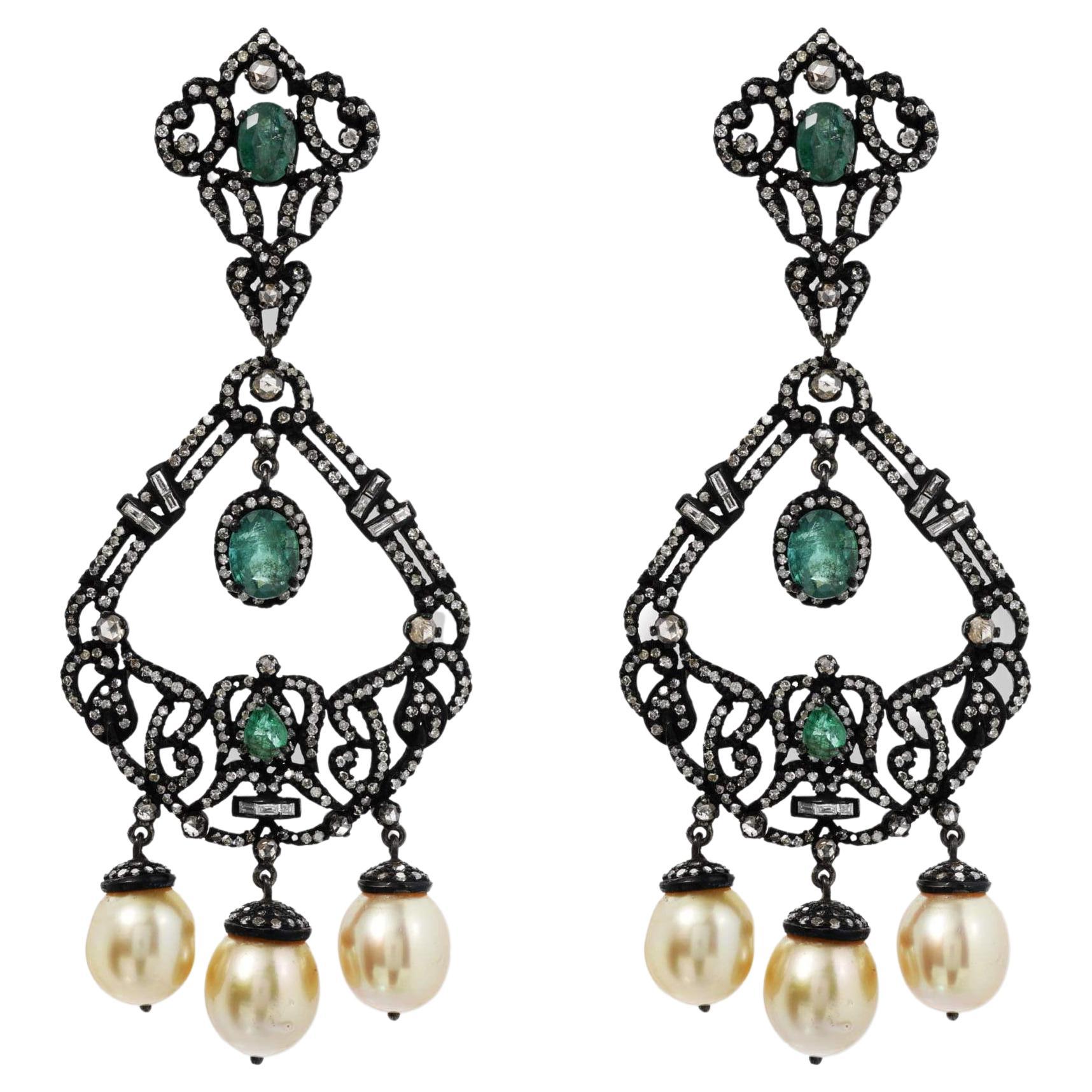 Boucles d'oreilles émeraudes et diamants avec gouttes de perles