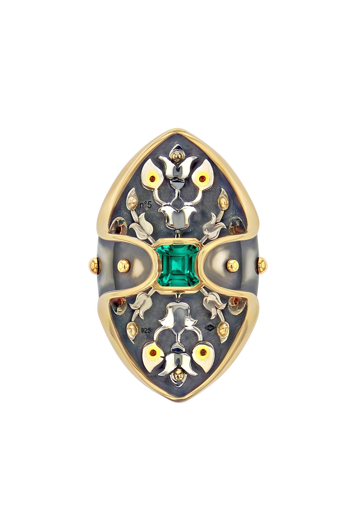 Emerald & Diamond Ecu Ring in 18k Gold by Elie Top In New Condition For Sale In Paris, France