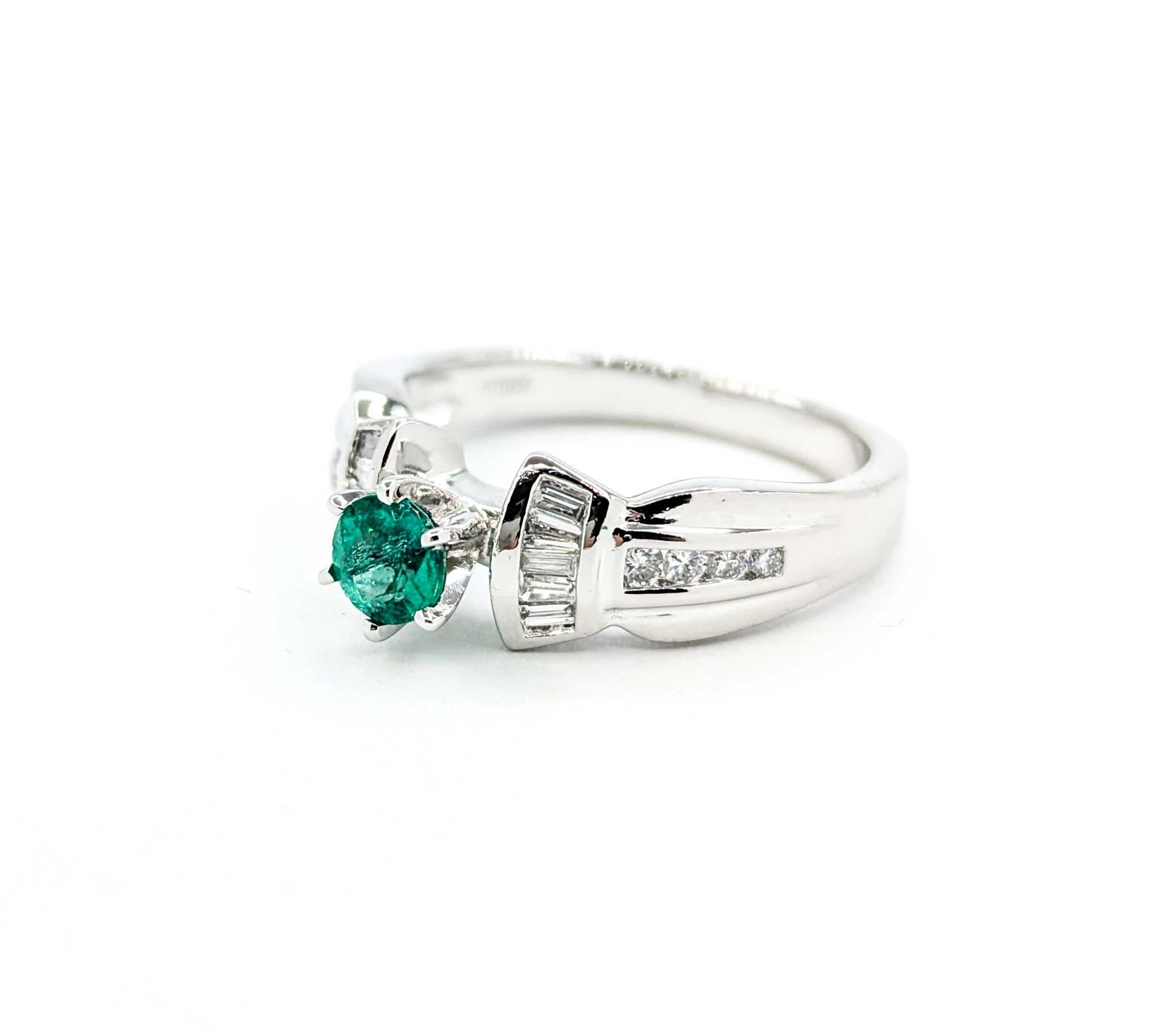 Smaragd & Diamant Verlobungsring in Platin im Angebot 5