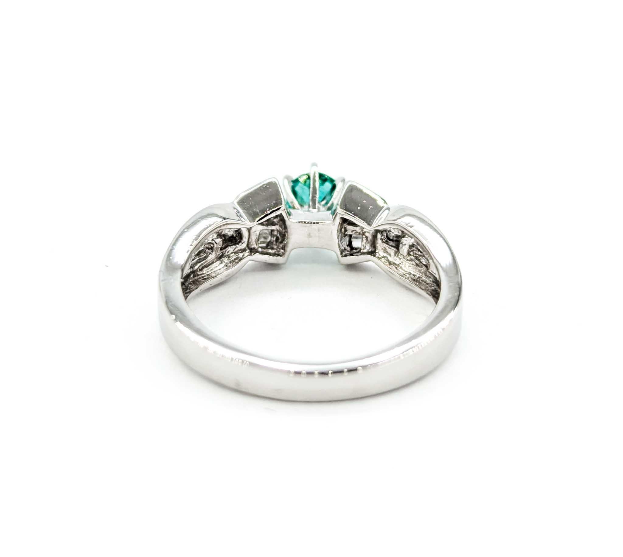 Smaragd & Diamant Verlobungsring in Platin im Angebot 2