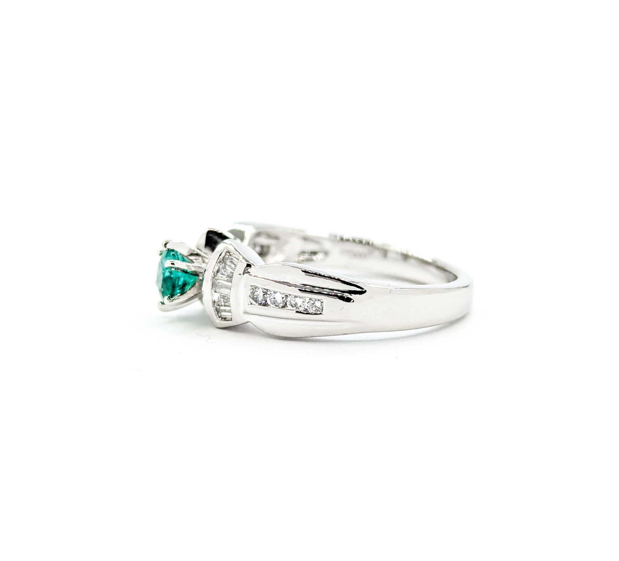 Smaragd & Diamant Verlobungsring in Platin im Angebot 3