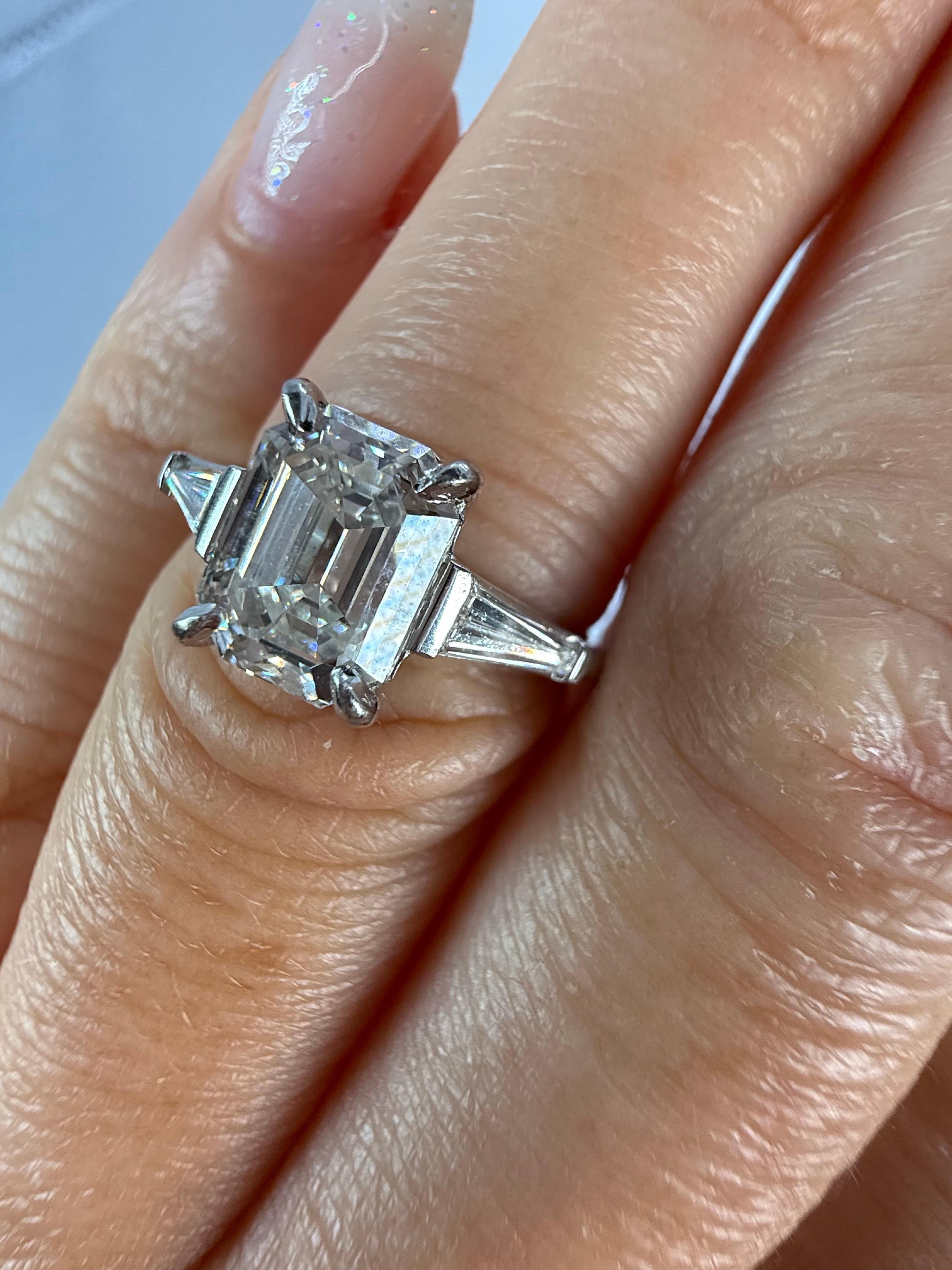 Taille émeraude Bague de fiançailles diamant émeraude platine 2 carats certifiée GIA en vente