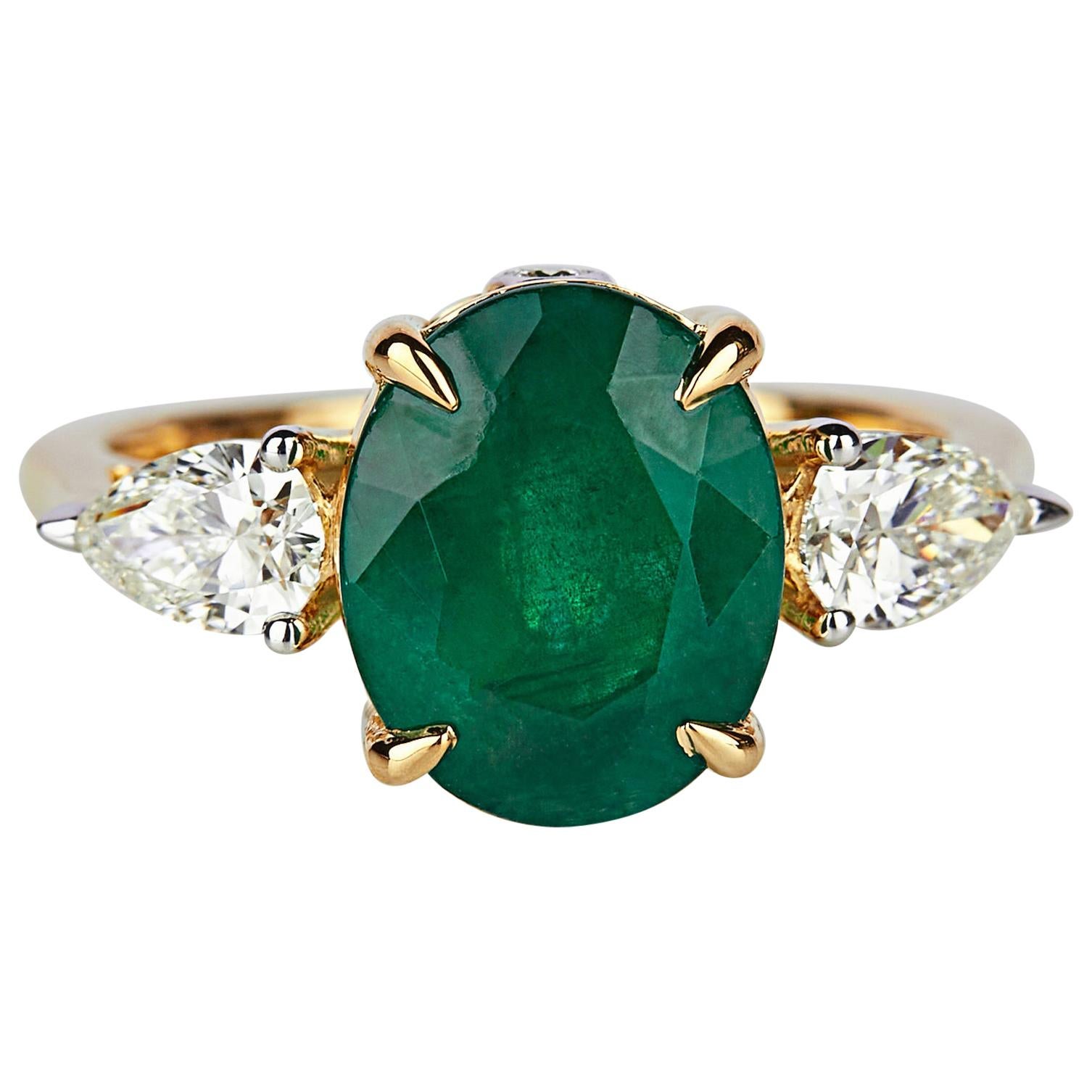 Emerald Diamond Fashion Ring Set in 18 Karat White Gold 'VVS-VS/G Diamonds' For Sale