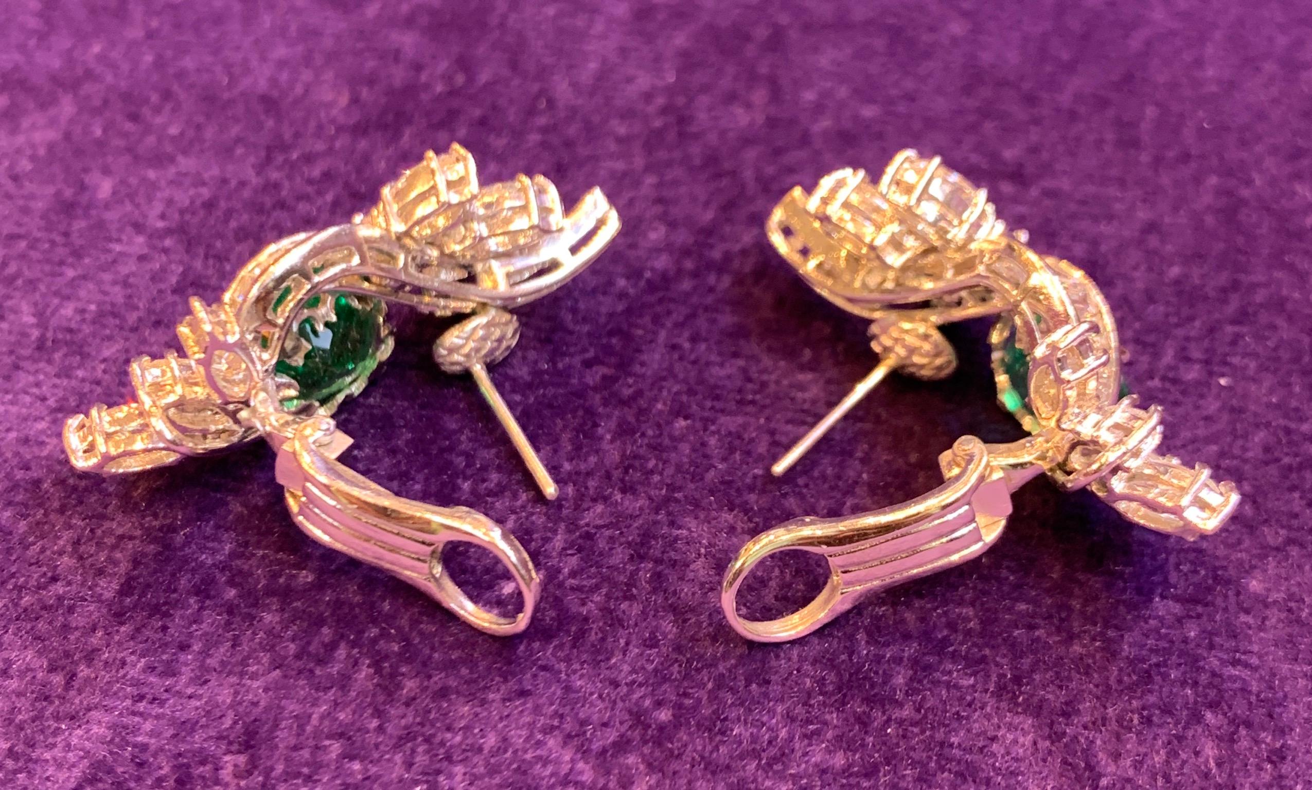 Emerald & Diamond Flower Earrings In Excellent Condition For Sale In New York, NY
