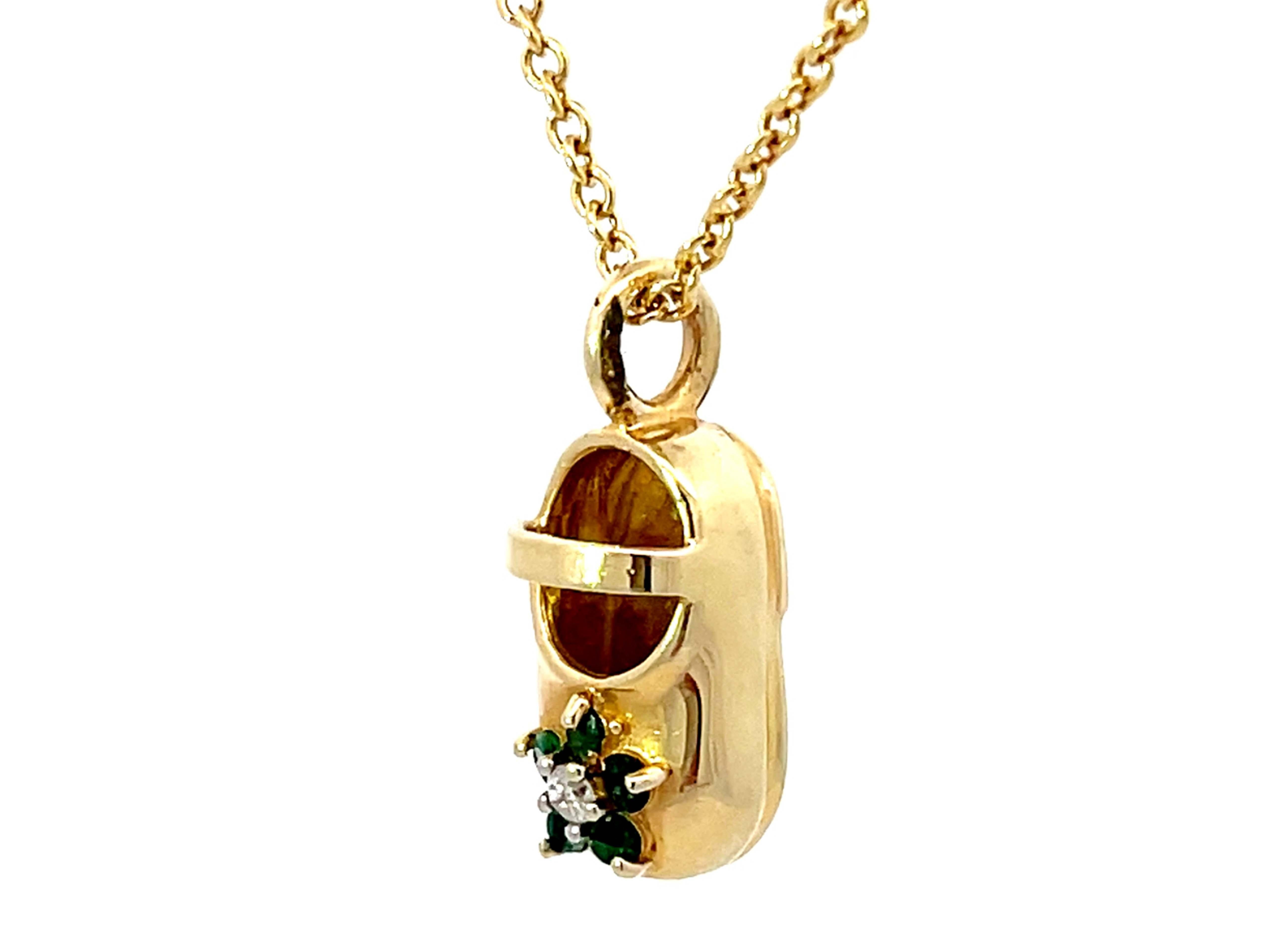 Brilliant Cut Emerald Diamond Flower Shoe Pendant Necklace Solid 14K Yellow Gold For Sale