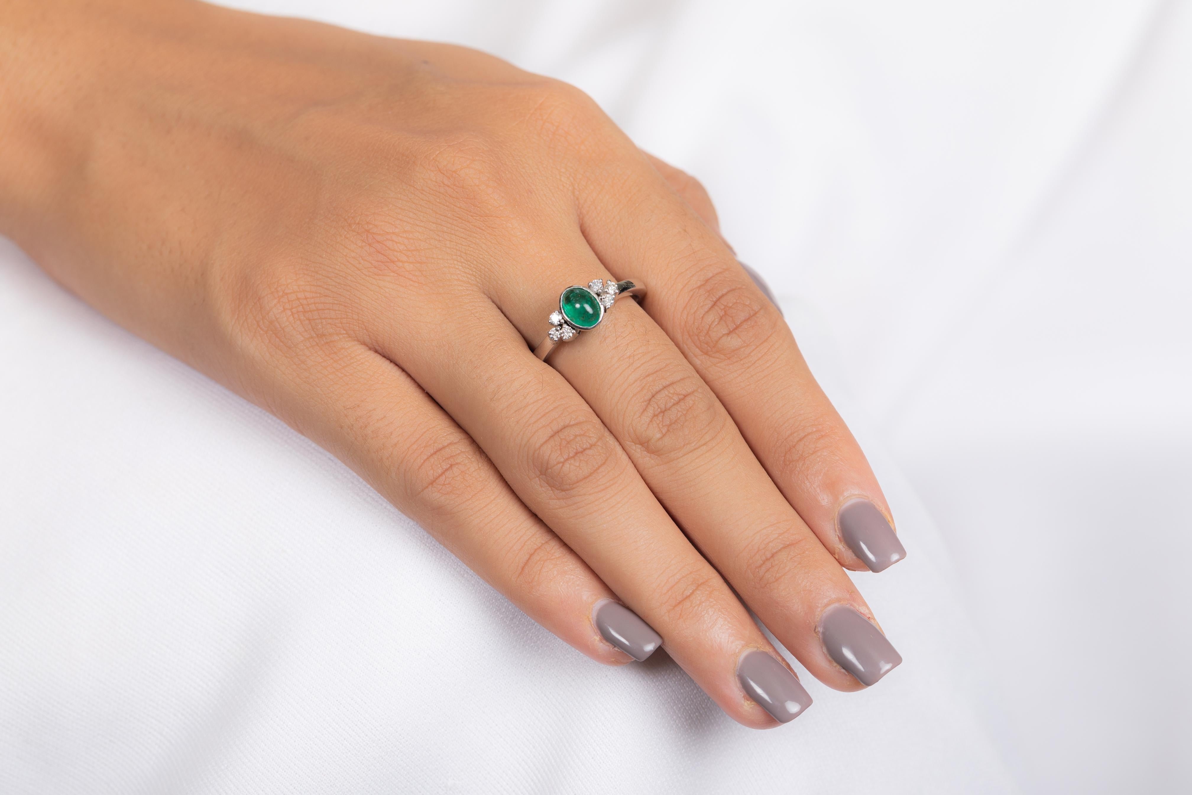 For Sale:  Emerald Diamond Gemstone Ring in 18 Karat White Gold 4