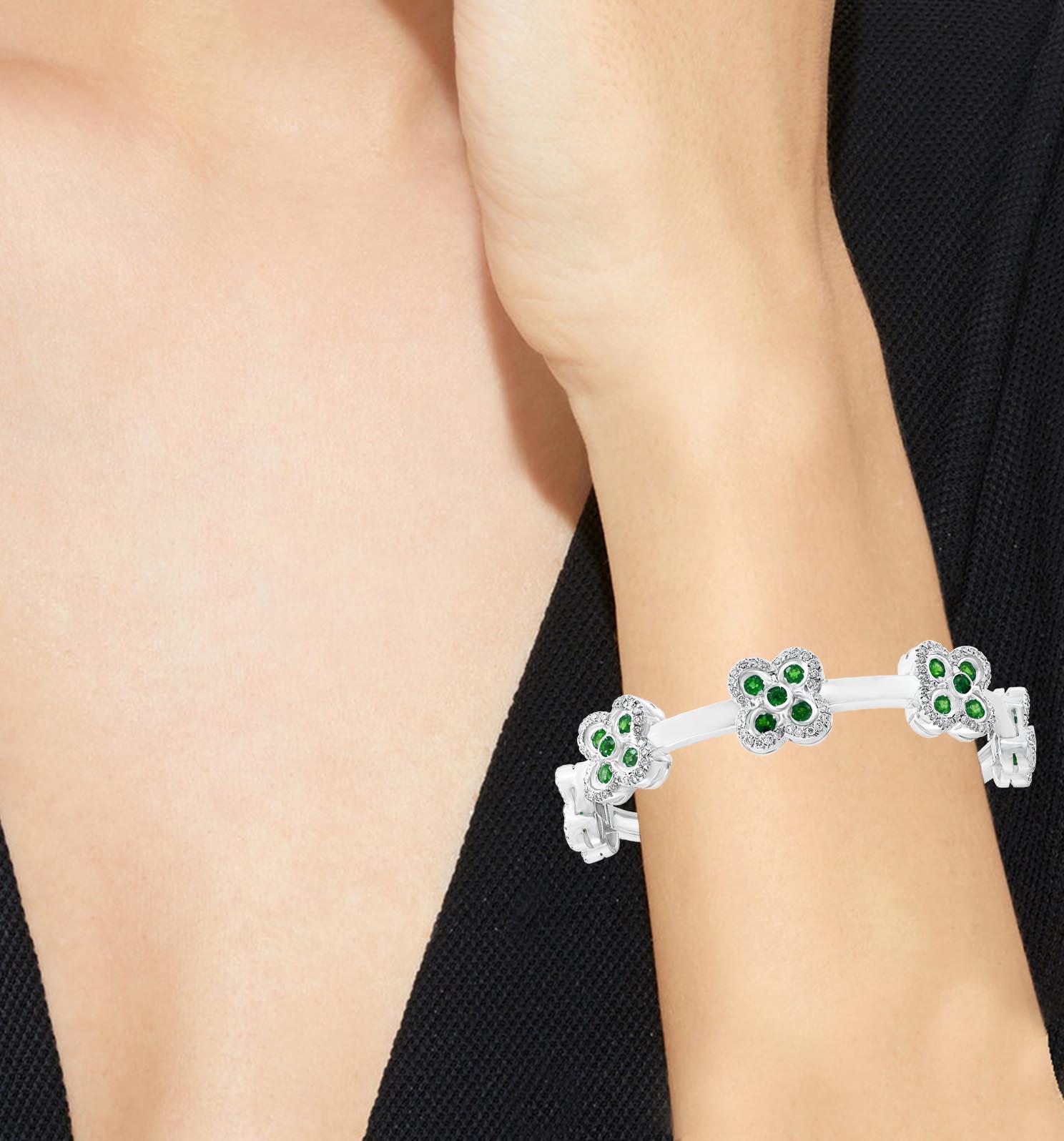 Bracelet manchette en or 18 carats avec émeraudes, diamants et or 37 grammes en vente 3