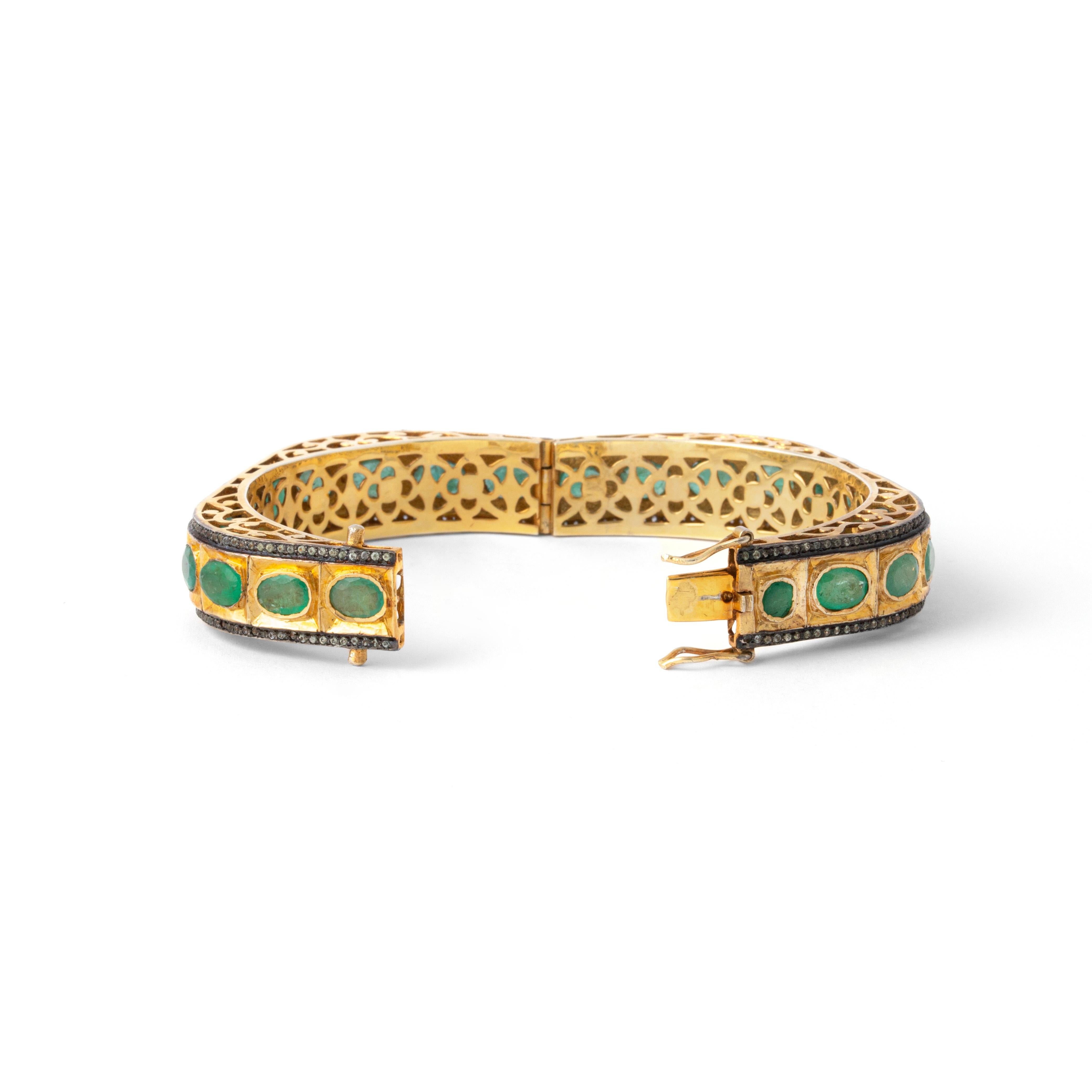 Anglo-Indian Emerald Diamond Gold Bangle Bracelet For Sale