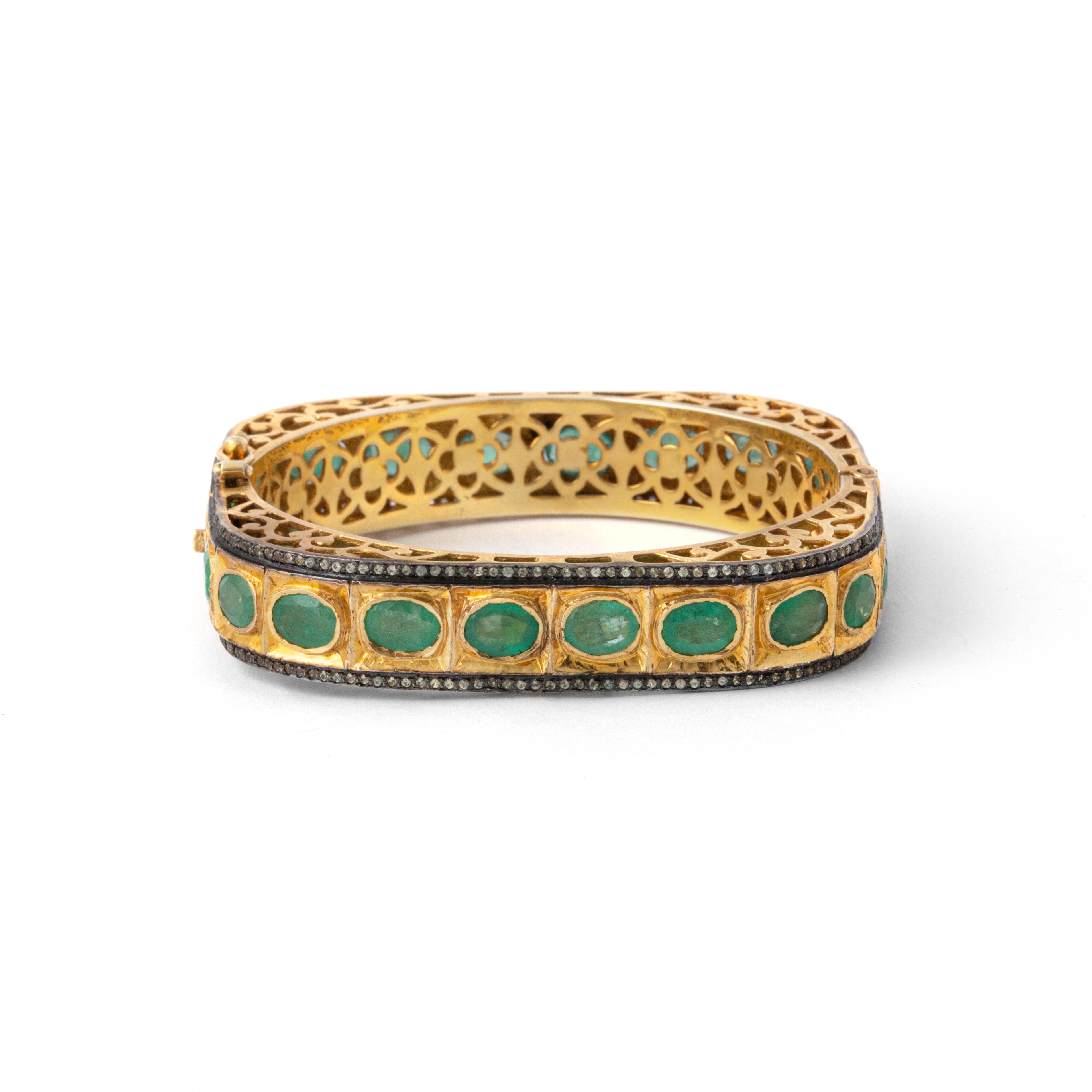 Emerald Diamond Gold Bangle Bracelet In Good Condition For Sale In Geneva, CH
