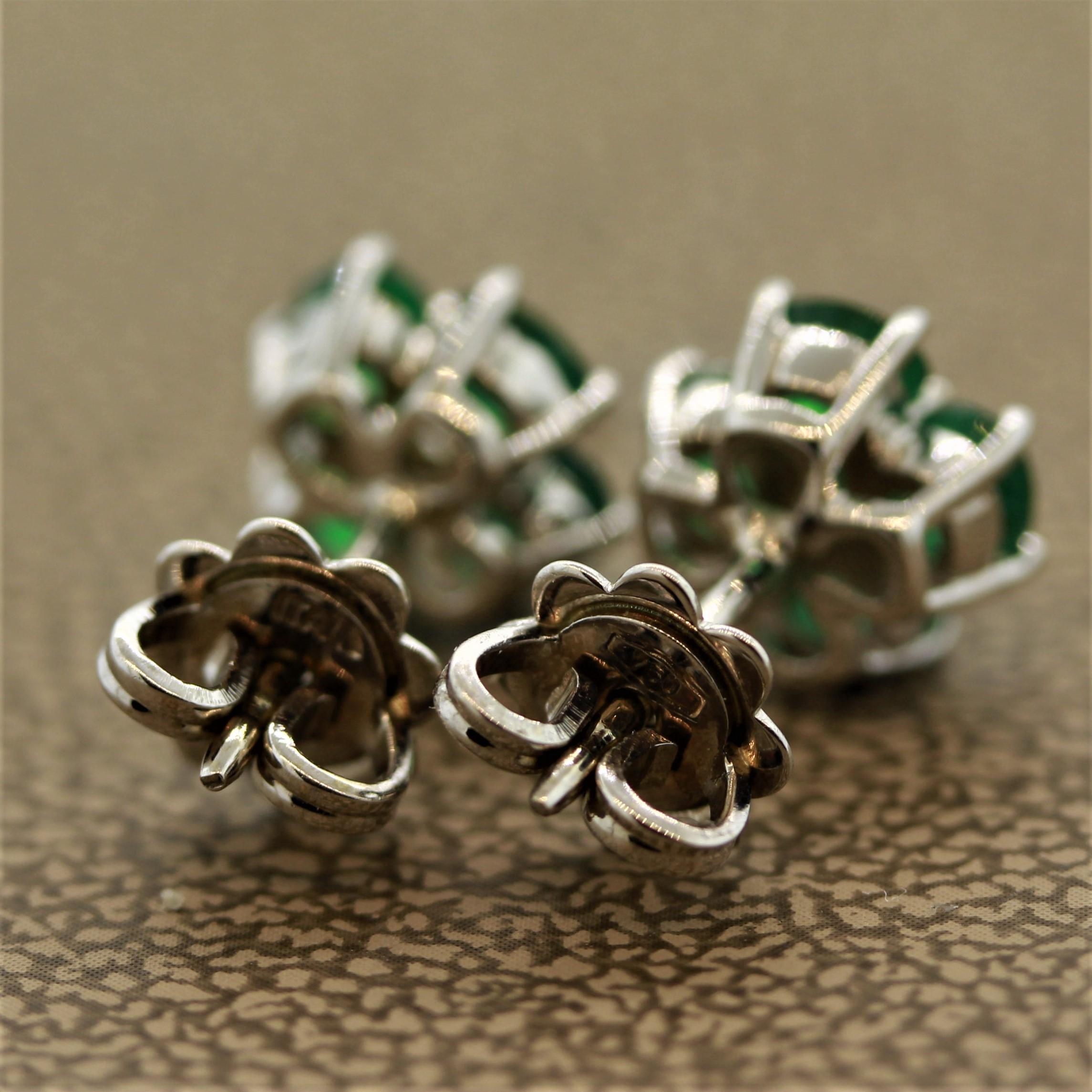 Women's Emerald Diamond Gold Cluster Stud Earrings