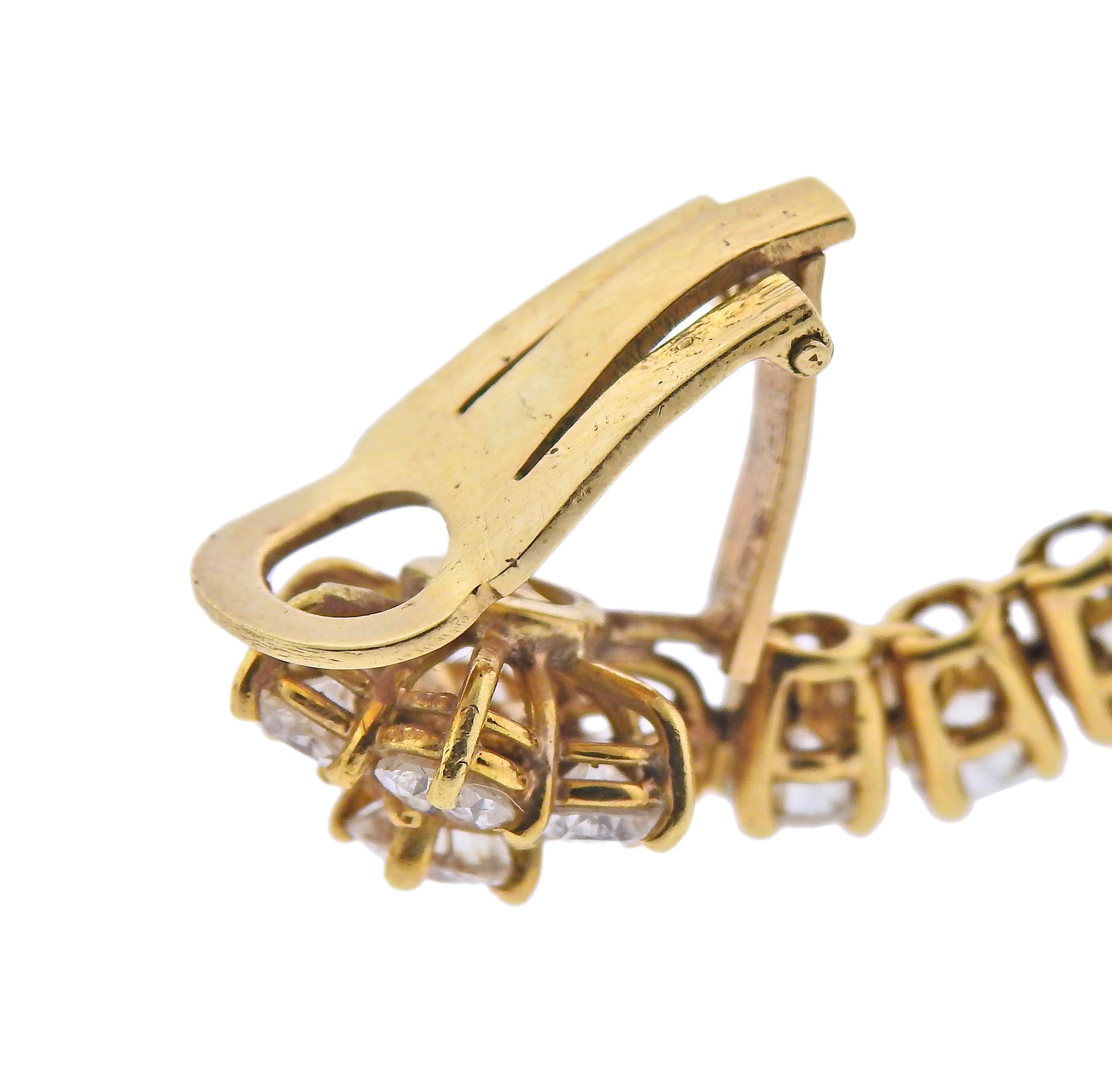 Taglio rotondo Orecchini da cocktail in oro con diamante smeraldo in vendita