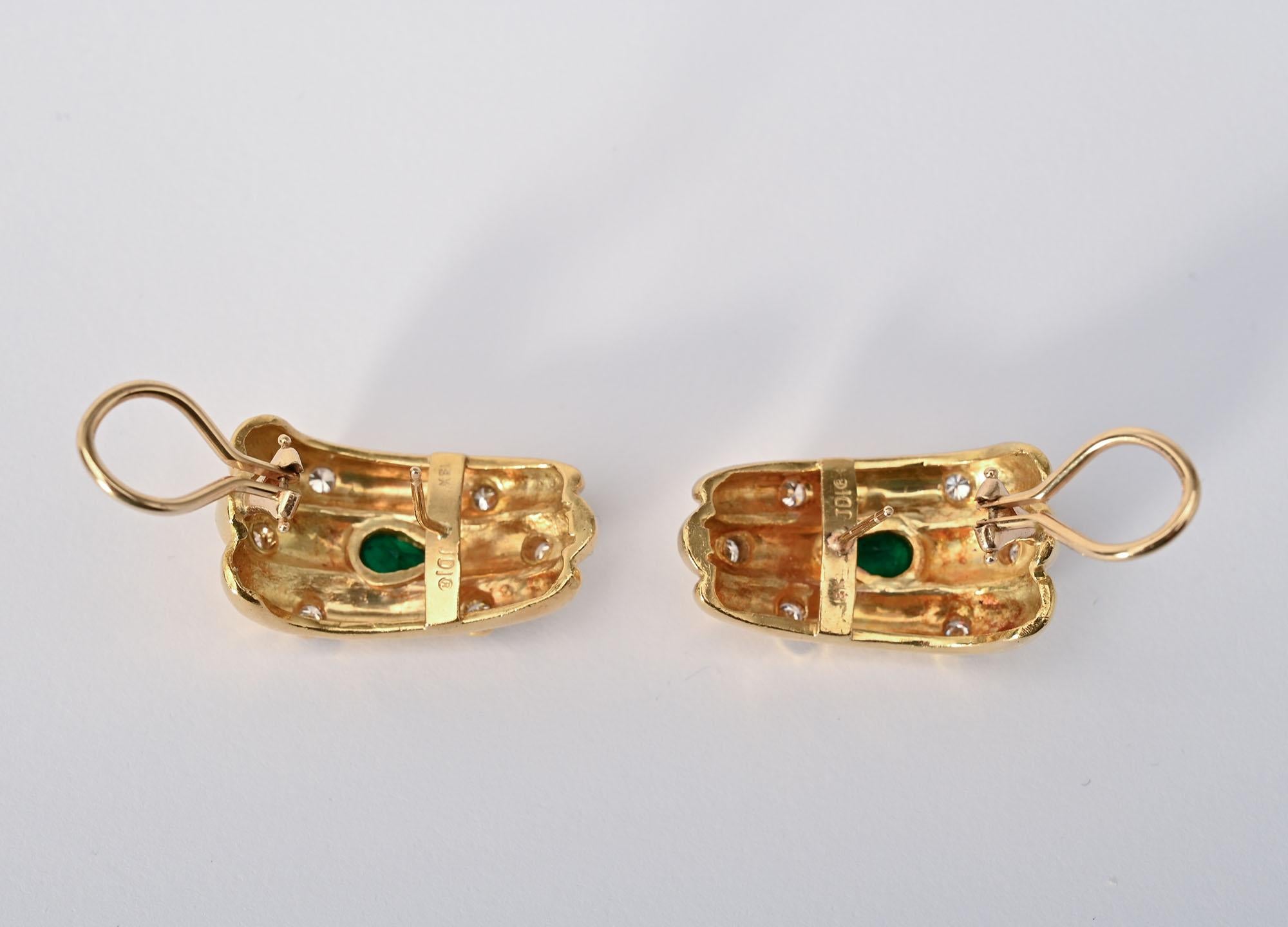 Emerald Diamond Gold Earrings In New Condition For Sale In Darnestown, MD