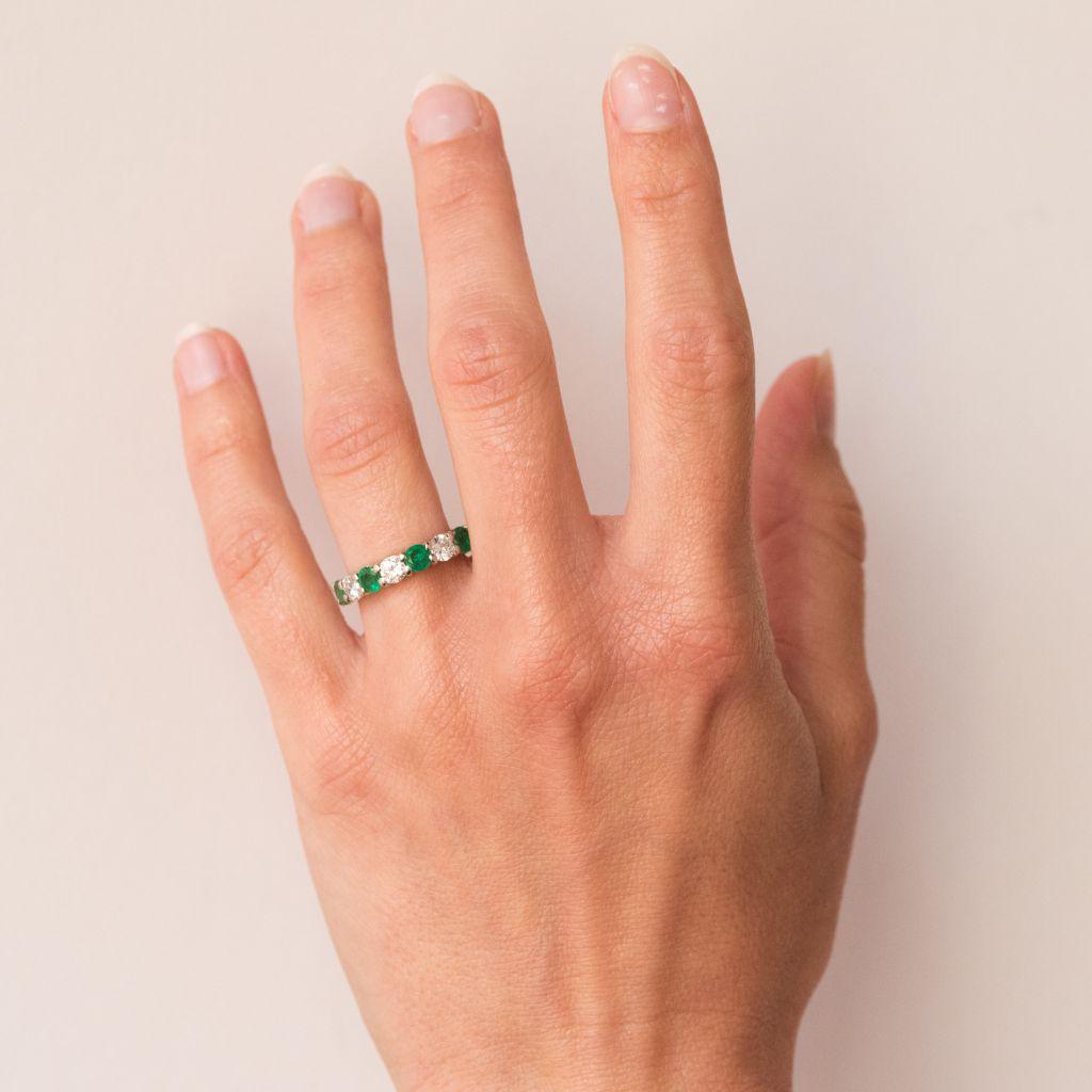 Ring in 18 karat white gold.
This splendid white gold eternity ring features alternate brilliant- cut diamonds and claw set round emeralds. 
Total weight of emeralds : 1,18 carat about.
Total weight of diamonds: 1,98 carat about.
Weight: