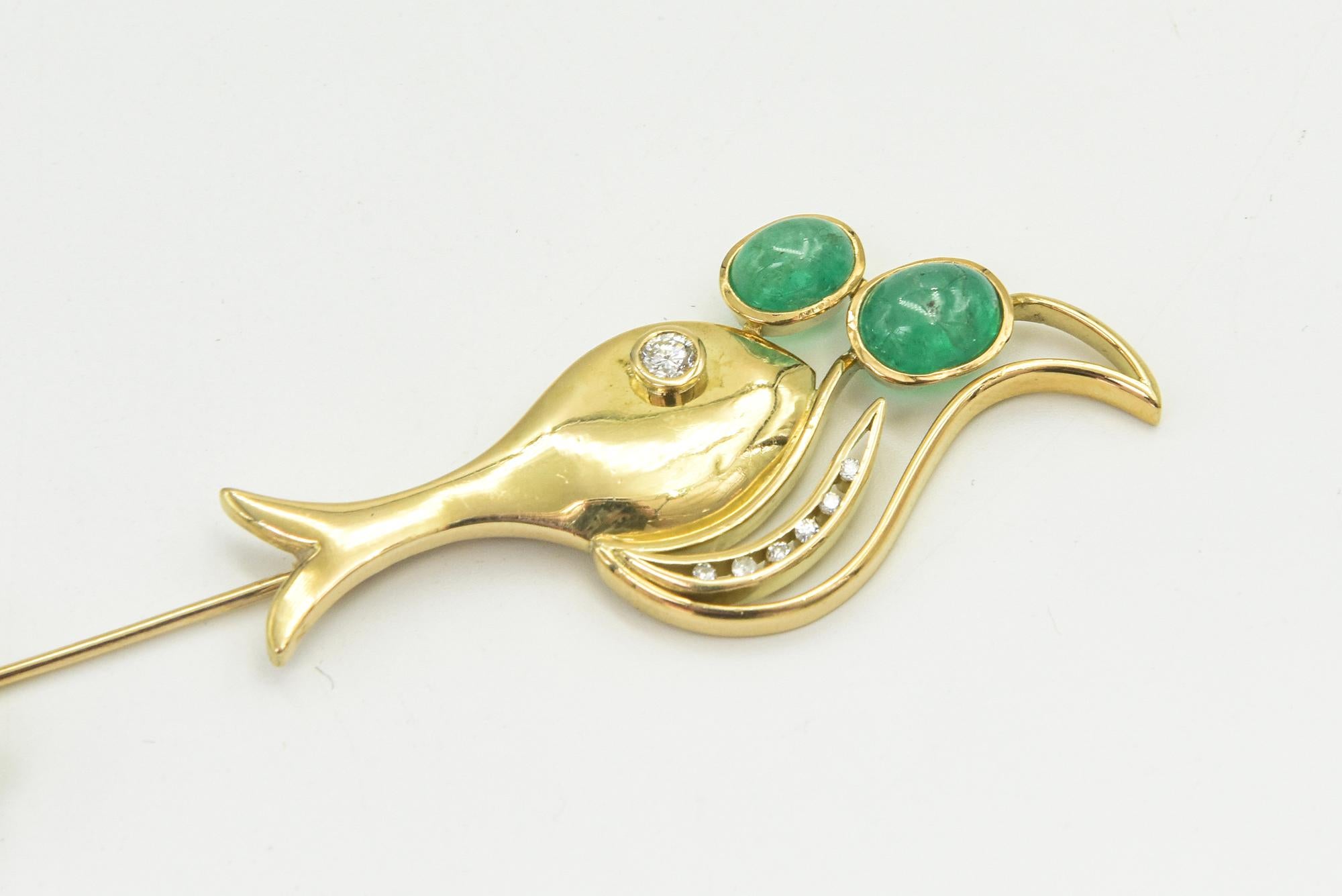 Emerald Diamond Gold Fish Jabot Pin Brooch In Good Condition For Sale In Miami Beach, FL