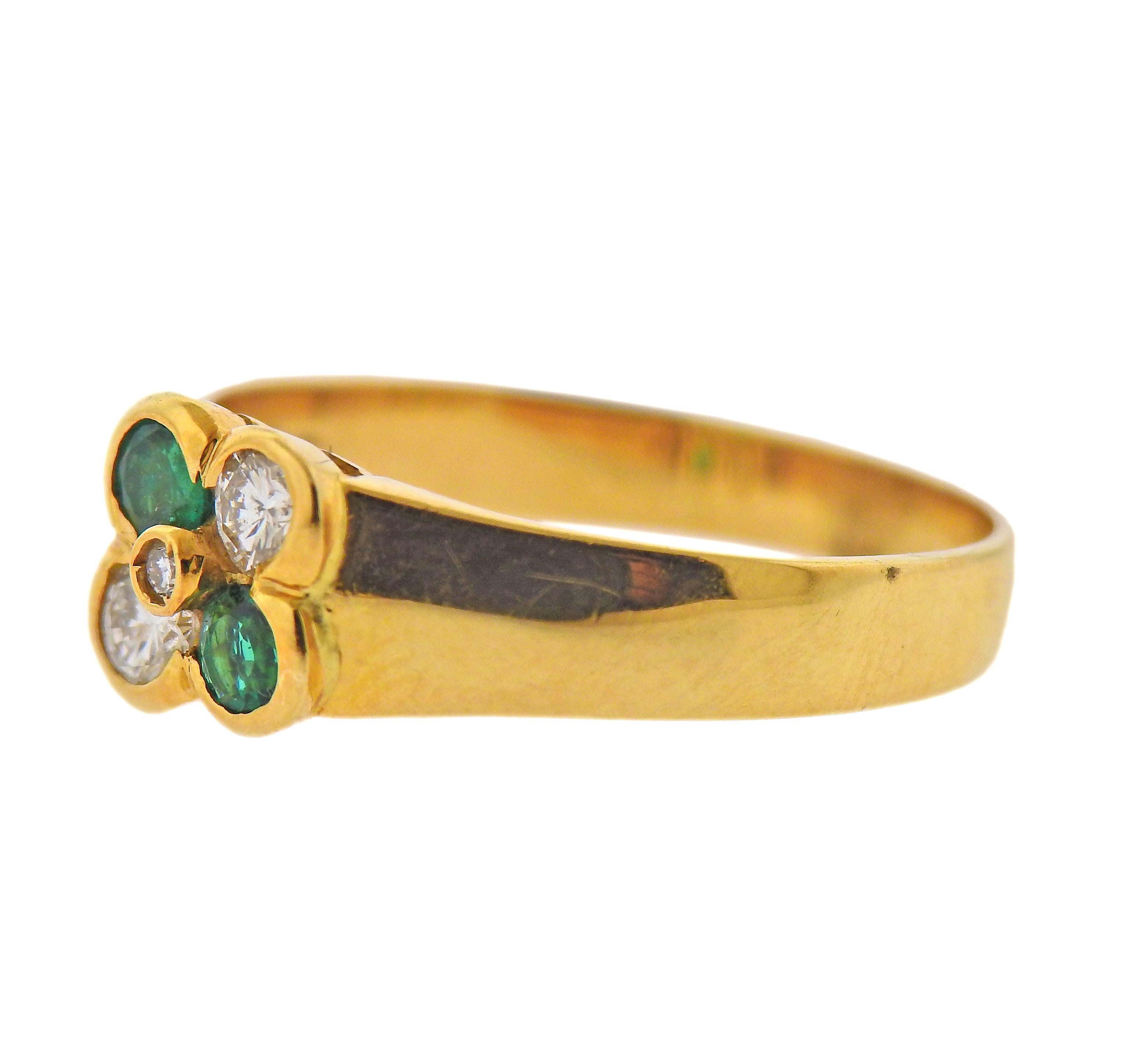 18k gold ring with flower top, adorned with emeralds and approx. 0.21ct in diamonds. Ring size - 7, ring top - 7.3mm wide. Marked: 750, Italian mark. Weight - 3.2 grams. 