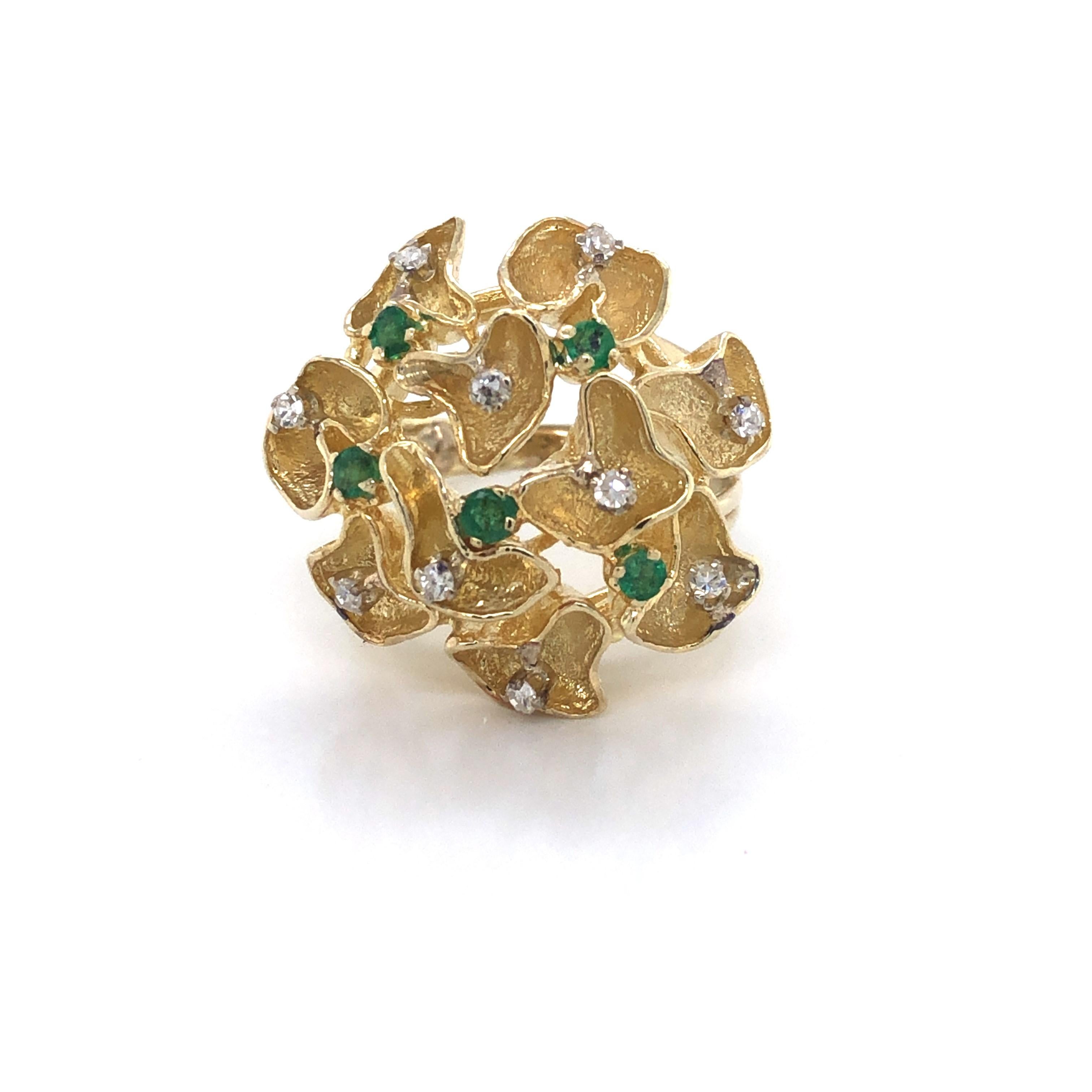 Round Cut Emerald Diamond Gold Lace Cluster Cocktail Ring For Sale