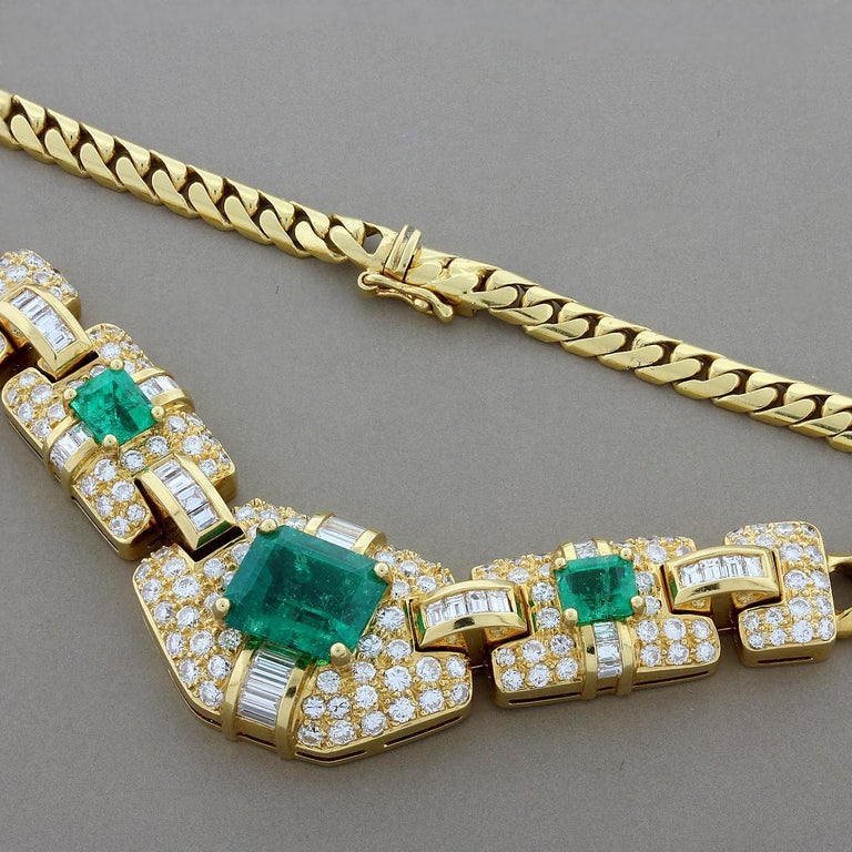 Emerald Diamond Gold Necklace For Sale at 1stdibs