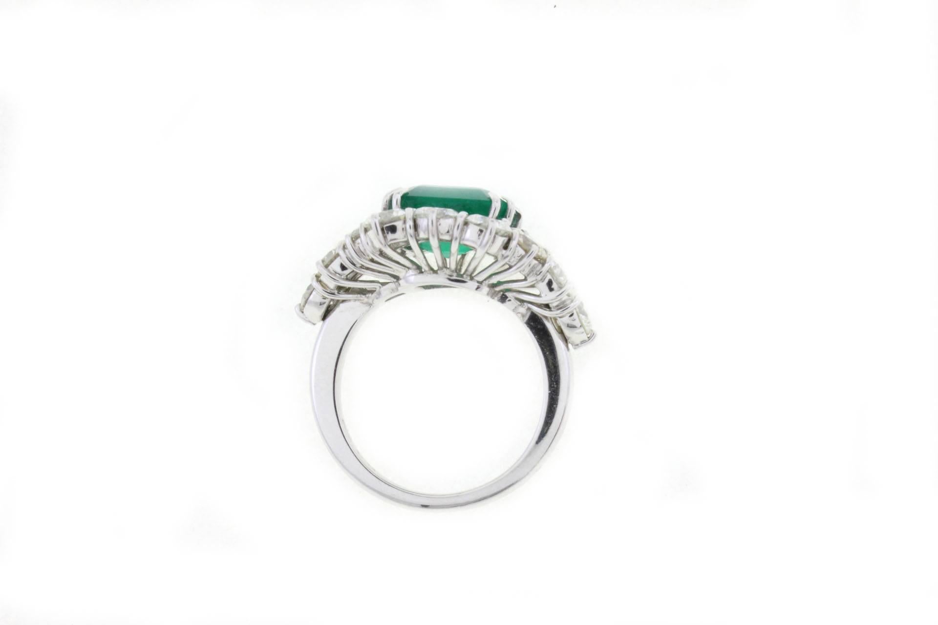 Emerald Diamond Gold Oz Ring In Good Condition For Sale In Marcianise, Marcianise (CE)