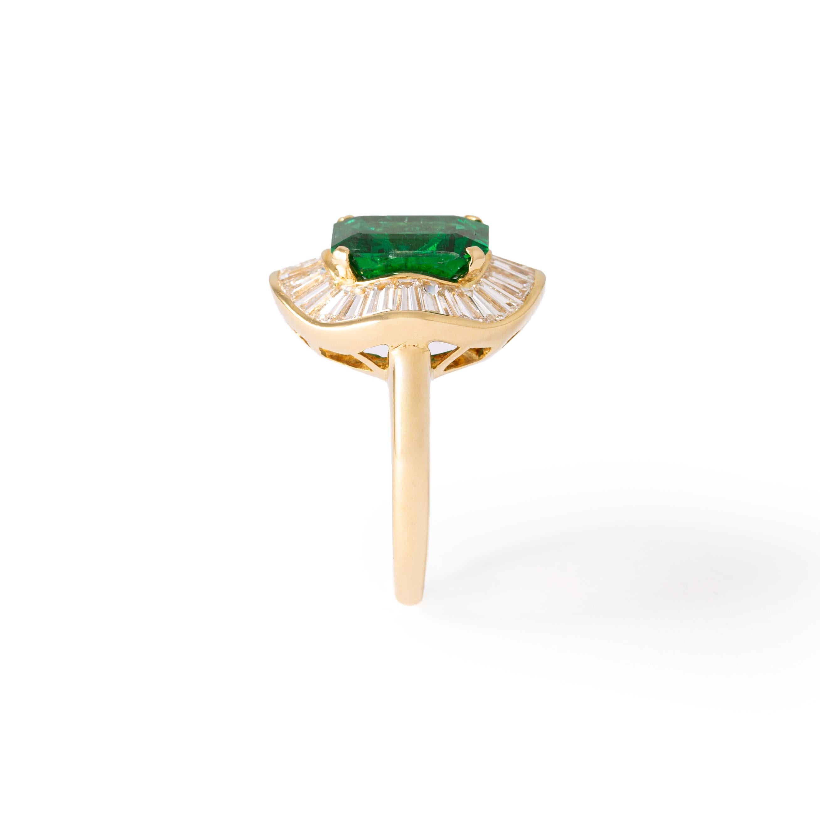 Women's Emerald Diamond Gold Ring For Sale