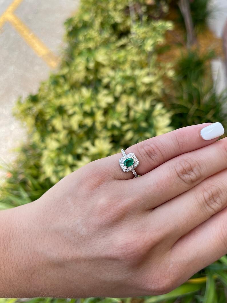 Contemporary Emerald & Diamond Halo 18K Gold Engagement Ring - 1.05tcw Oval Cut