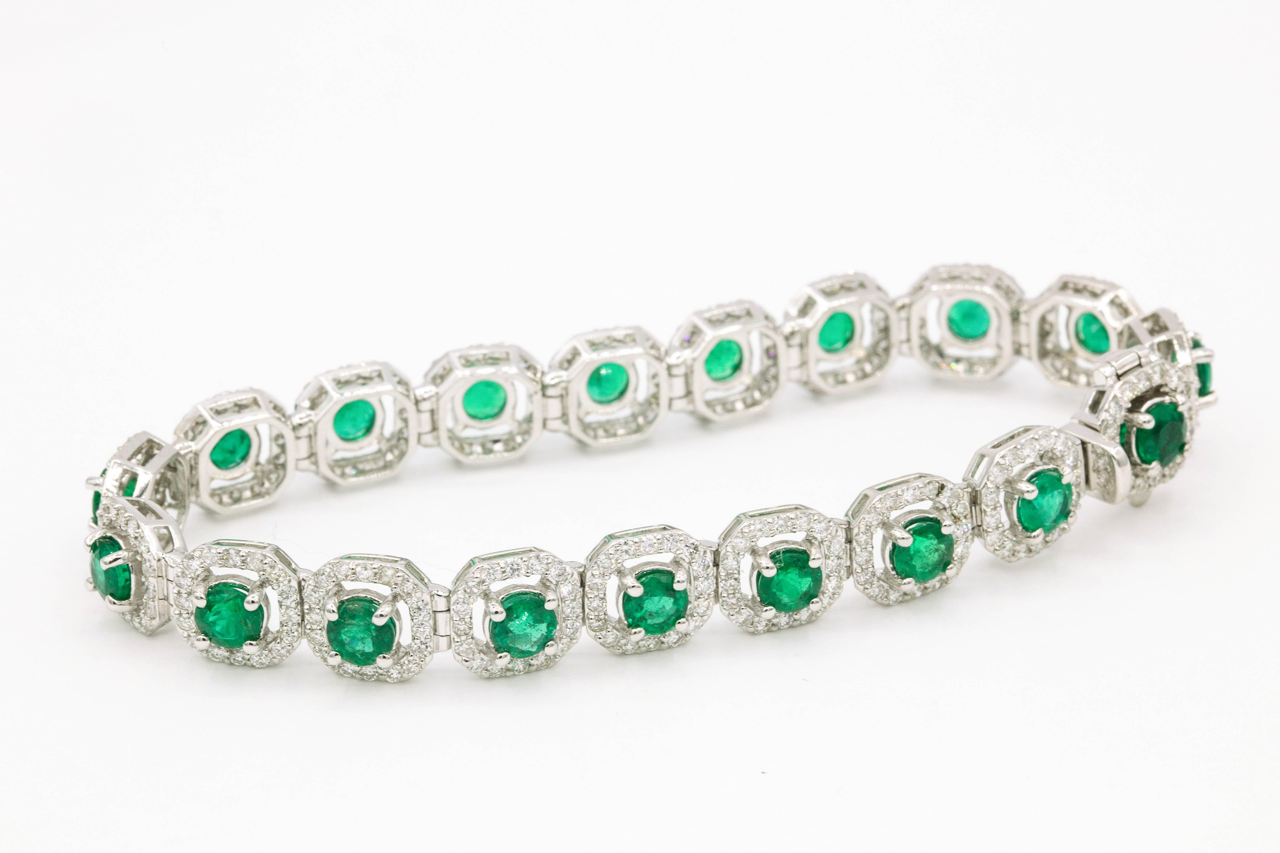 Contemporary Emerald Diamond Halo Bracelet 10.52 Carat 18 Karat White Gold